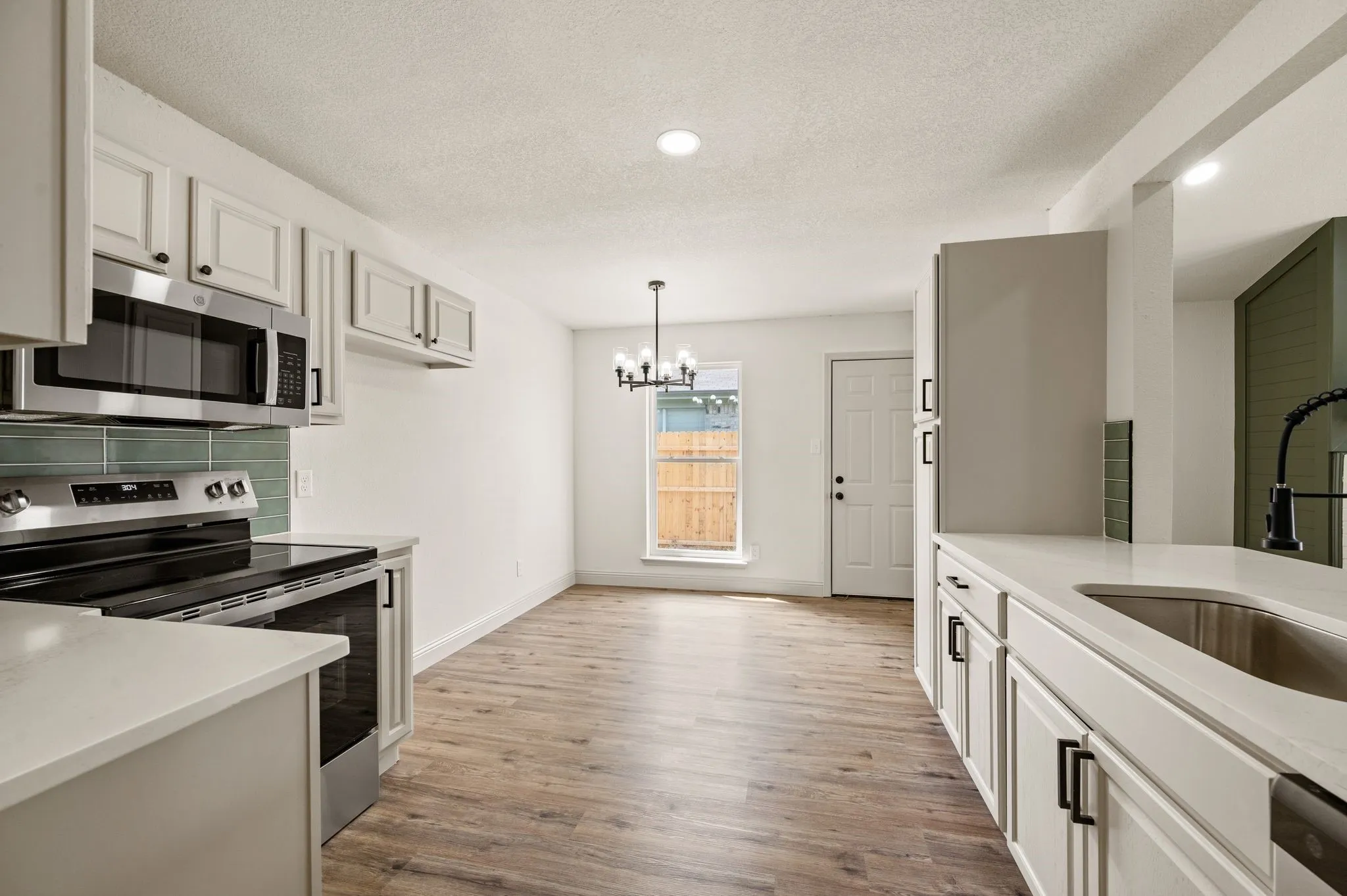 Single Family Residence For Sale in Tarrant County , 1804 Canyon Ridge Street, Fort Worth, Texas 76131, 3 Bedroom, 2 Bathroom, 2 Garage spaces, 1,428 Sqft, built in 1998, mls#21377175, Real Estate Agent in Fort Worth, Homes For Sale in Tarrant county, Homes For Sale in Fort Worth, Realtor in Fort Worth Texas, Real Estate Brokerage Independent Realty Texas, Luminita Cordes Realtor