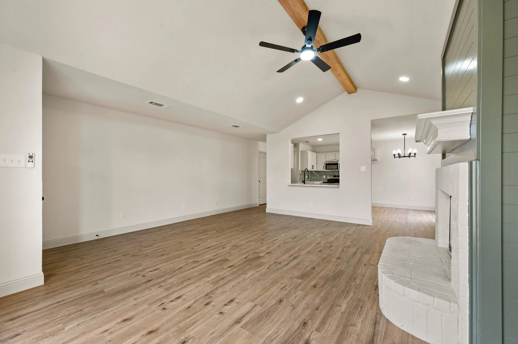 Single Family Residence For Sale in Tarrant County , 1804 Canyon Ridge Street, Fort Worth, Texas 76131, 3 Bedroom, 2 Bathroom, 2 Garage spaces, 1,428 Sqft, built in 1998, mls#21377175, Real Estate Agent in Fort Worth, Homes For Sale in Tarrant county, Homes For Sale in Fort Worth, Realtor in Fort Worth Texas, Real Estate Brokerage Independent Realty Texas, Luminita Cordes Realtor