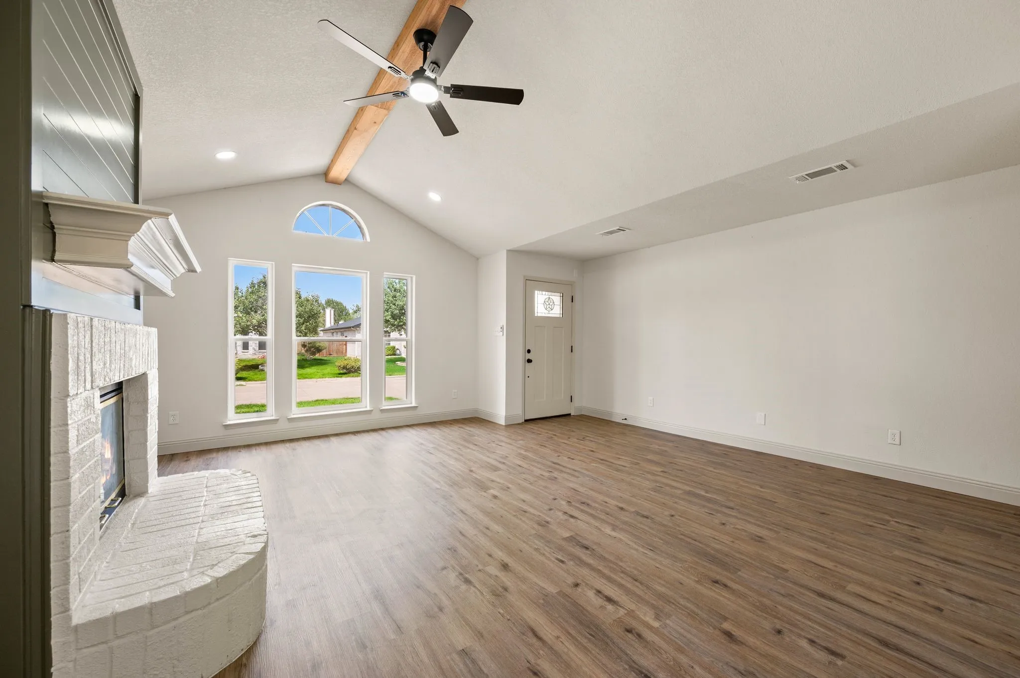 Single Family Residence For Sale in Tarrant County , 1804 Canyon Ridge Street, Fort Worth, Texas 76131, 3 Bedroom, 2 Bathroom, 2 Garage spaces, 1,428 Sqft, built in 1998, mls#21377175, Real Estate Agent in Fort Worth, Homes For Sale in Tarrant county, Homes For Sale in Fort Worth, Realtor in Fort Worth Texas, Real Estate Brokerage Independent Realty Texas, Luminita Cordes Realtor