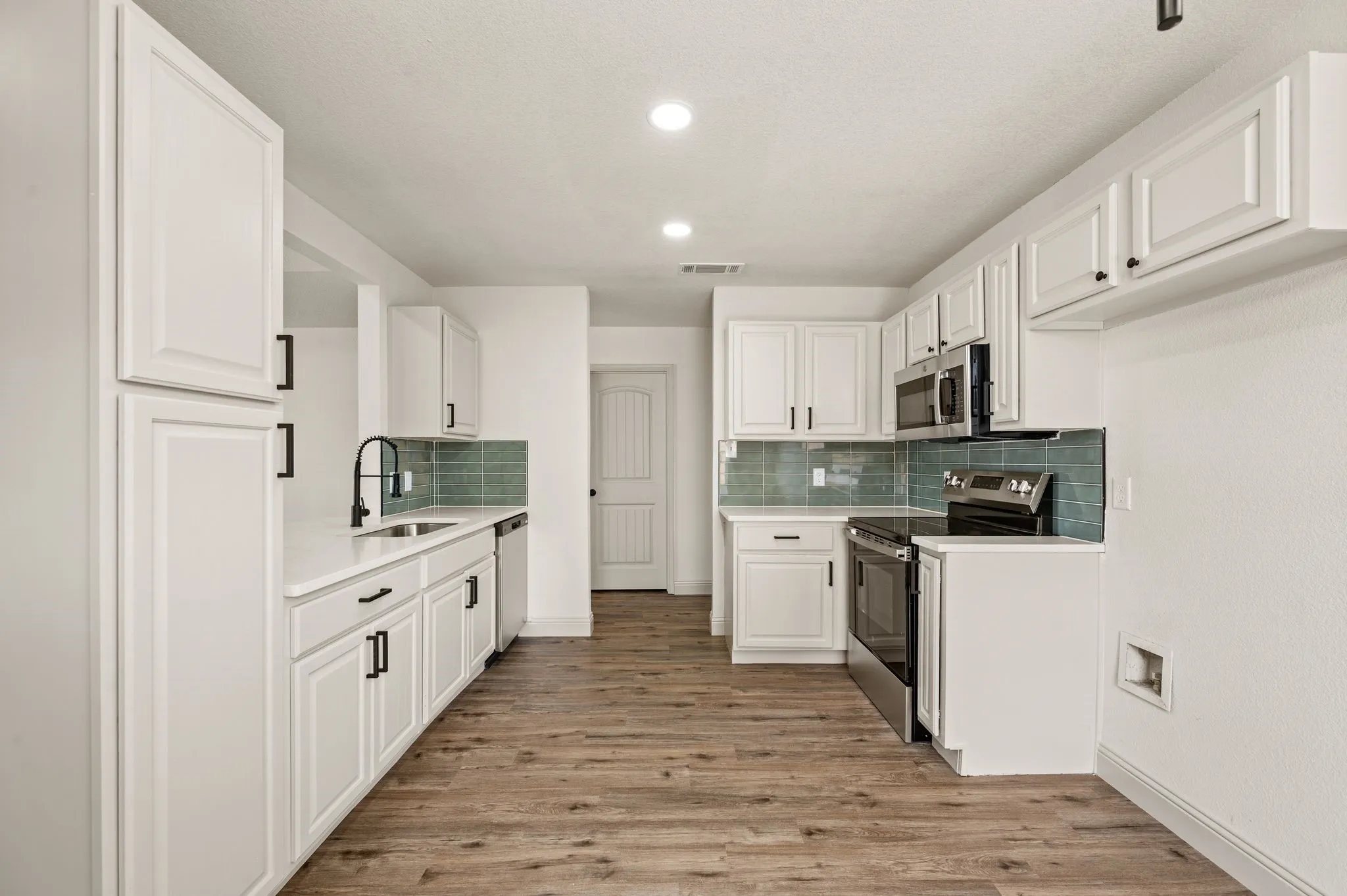Single Family Residence For Sale in Tarrant County , 1804 Canyon Ridge Street, Fort Worth, Texas 76131, 3 Bedroom, 2 Bathroom, 2 Garage spaces, 1,428 Sqft, built in 1998, mls#21377175, Real Estate Agent in Fort Worth, Homes For Sale in Tarrant county, Homes For Sale in Fort Worth, Realtor in Fort Worth Texas, Real Estate Brokerage Independent Realty Texas, Luminita Cordes Realtor
