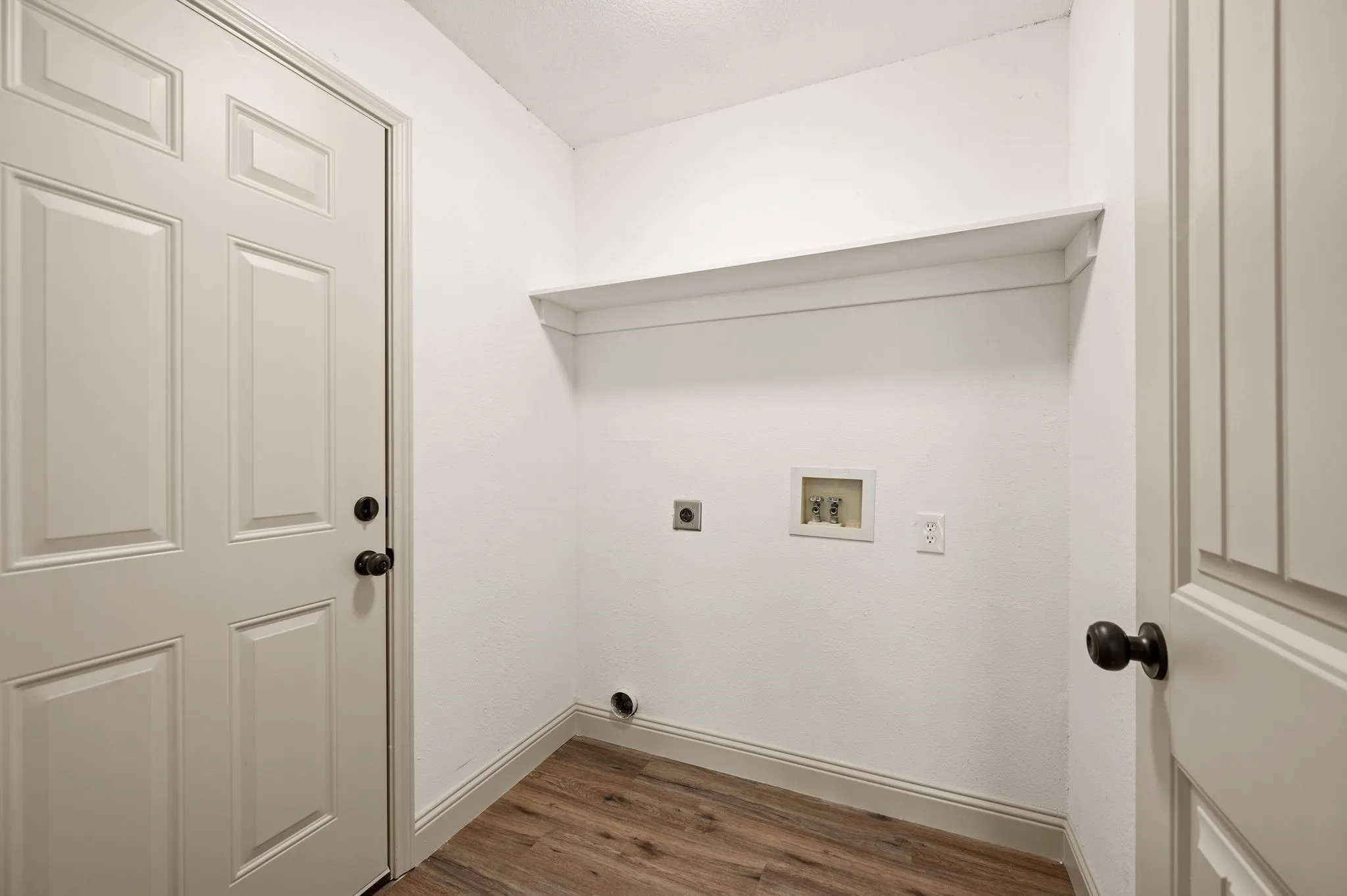 Single Family Residence For Sale in Tarrant County , 1804 Canyon Ridge Street, Fort Worth, Texas 76131, 3 Bedroom, 2 Bathroom, 2 Garage spaces, 1,428 Sqft, built in 1998, mls#21377175, Real Estate Agent in Fort Worth, Homes For Sale in Tarrant county, Homes For Sale in Fort Worth, Realtor in Fort Worth Texas, Real Estate Brokerage Independent Realty Texas, Luminita Cordes Realtor
