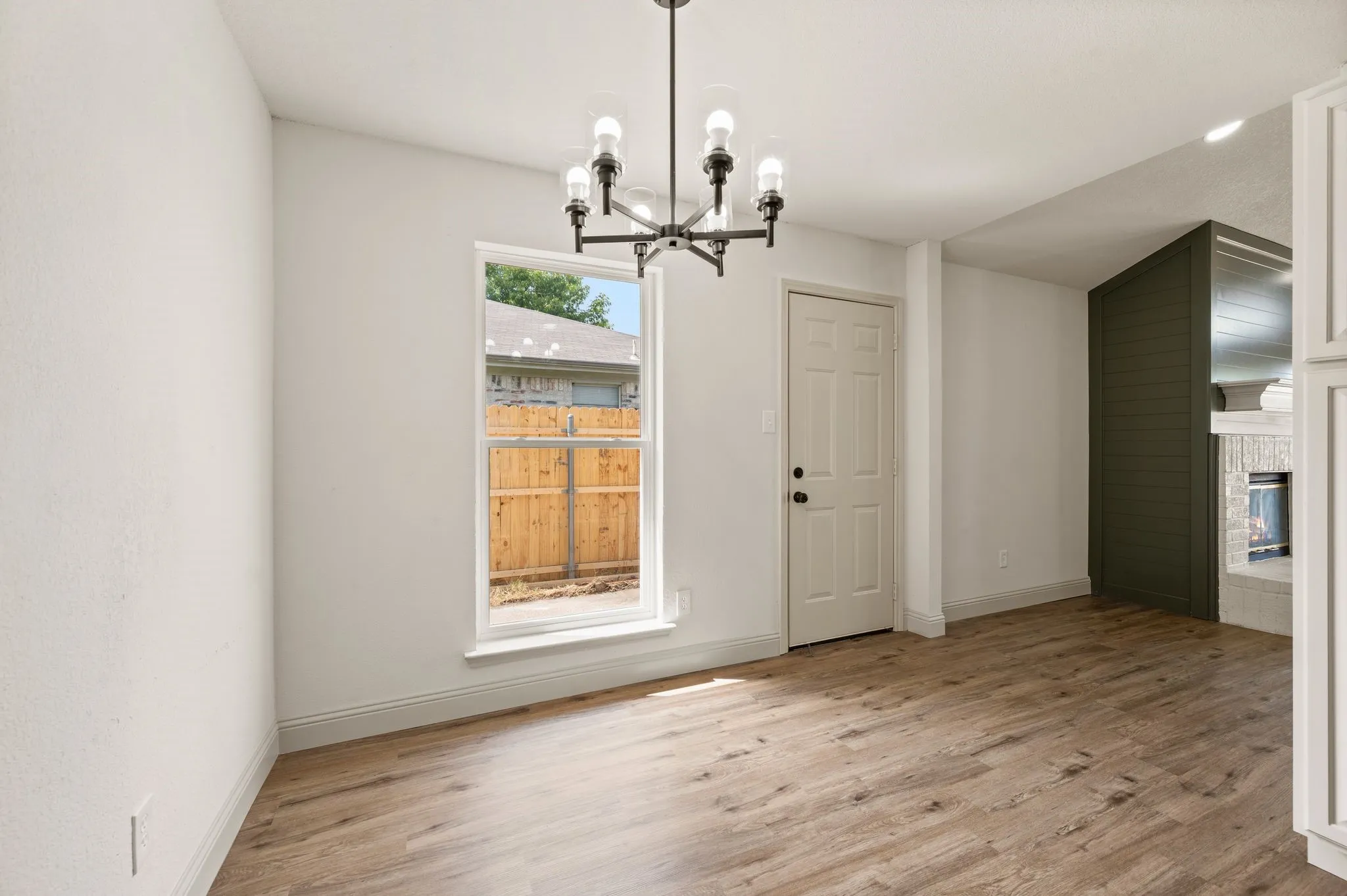 Single Family Residence For Sale in Tarrant County , 1804 Canyon Ridge Street, Fort Worth, Texas 76131, 3 Bedroom, 2 Bathroom, 2 Garage spaces, 1,428 Sqft, built in 1998, mls#21377175, Real Estate Agent in Fort Worth, Homes For Sale in Tarrant county, Homes For Sale in Fort Worth, Realtor in Fort Worth Texas, Real Estate Brokerage Independent Realty Texas, Luminita Cordes Realtor
