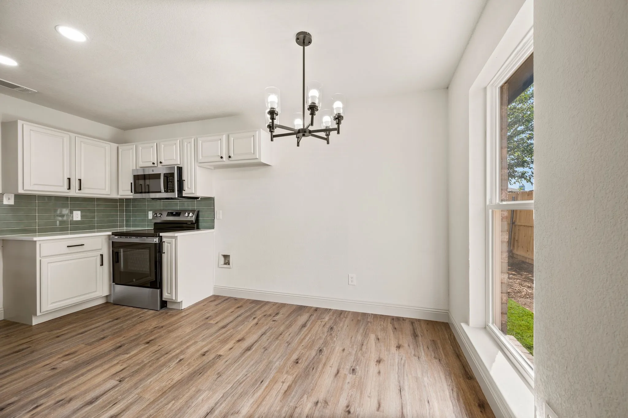 Single Family Residence For Sale in Tarrant County , 1804 Canyon Ridge Street, Fort Worth, Texas 76131, 3 Bedroom, 2 Bathroom, 2 Garage spaces, 1,428 Sqft, built in 1998, mls#21377175, Real Estate Agent in Fort Worth, Homes For Sale in Tarrant county, Homes For Sale in Fort Worth, Realtor in Fort Worth Texas, Real Estate Brokerage Independent Realty Texas, Luminita Cordes Realtor
