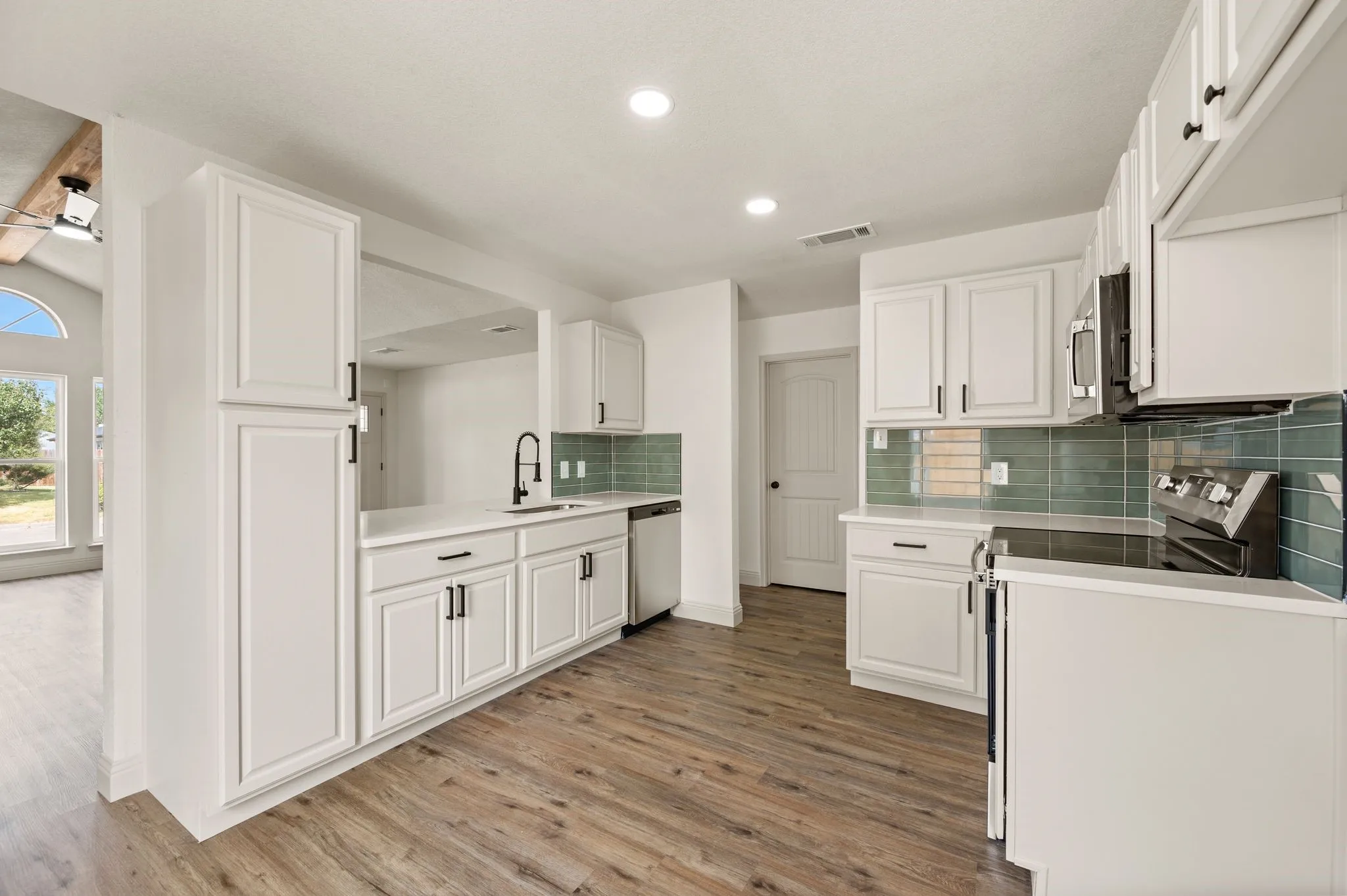 Single Family Residence For Sale in Tarrant County , 1804 Canyon Ridge Street, Fort Worth, Texas 76131, 3 Bedroom, 2 Bathroom, 2 Garage spaces, 1,428 Sqft, built in 1998, mls#21377175, Real Estate Agent in Fort Worth, Homes For Sale in Tarrant county, Homes For Sale in Fort Worth, Realtor in Fort Worth Texas, Real Estate Brokerage Independent Realty Texas, Luminita Cordes Realtor