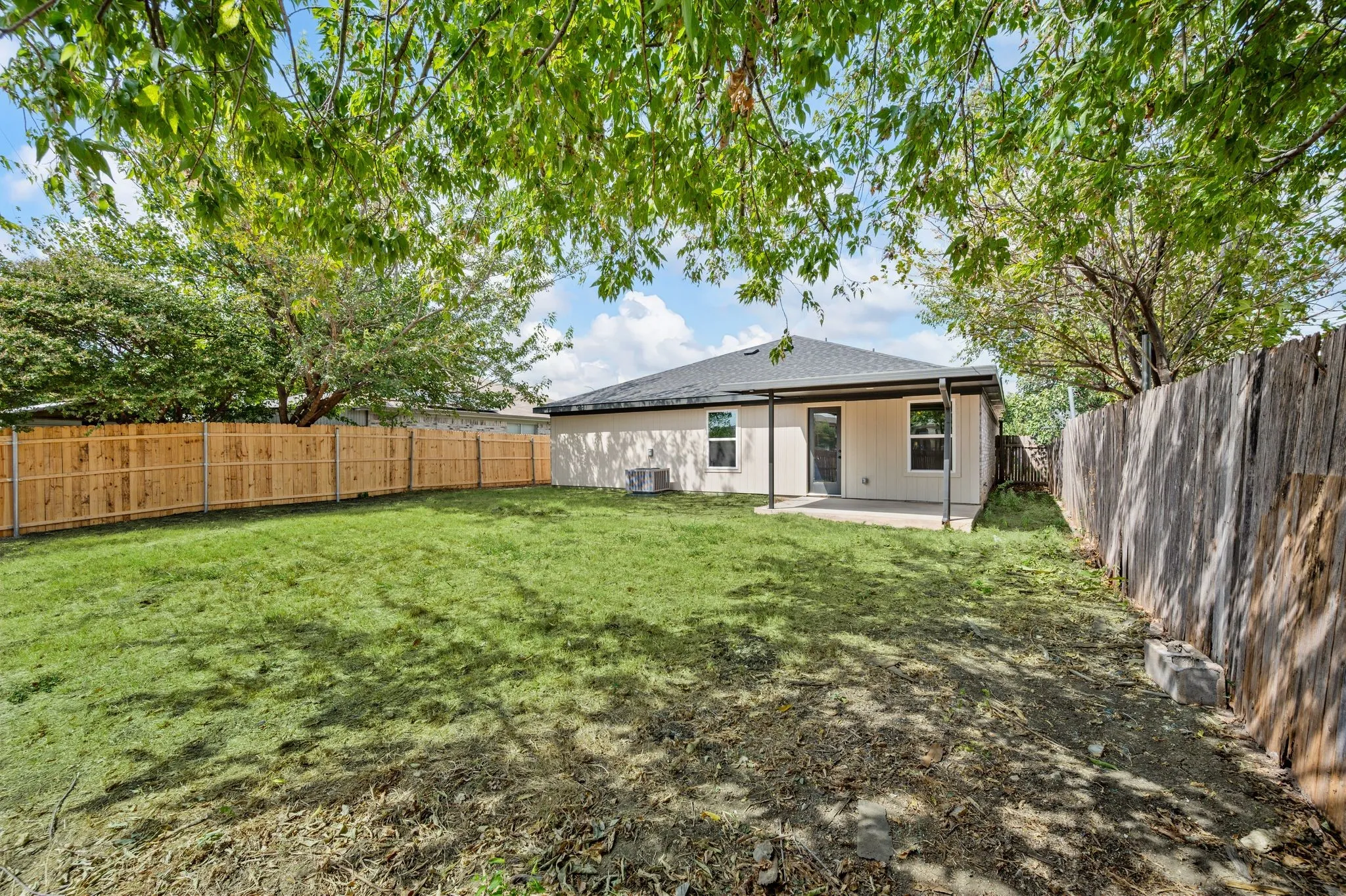 Single Family Residence For Sale in Tarrant County , 1804 Canyon Ridge Street, Fort Worth, Texas 76131, 3 Bedroom, 2 Bathroom, 2 Garage spaces, 1,428 Sqft, built in 1998, mls#21377175, Real Estate Agent in Fort Worth, Homes For Sale in Tarrant county, Homes For Sale in Fort Worth, Realtor in Fort Worth Texas, Real Estate Brokerage Independent Realty Texas, Luminita Cordes Realtor