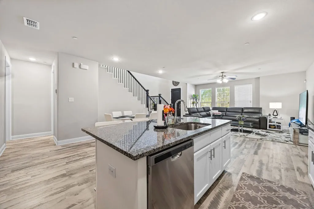Townhouse For Sale in Denton County , 1012 Foxglove Drive, Carrollton, Texas 75007, 3 Bedroom, 3 Bathroom, 2 Garage spaces, 1,996 Sqft, built in 2017, mls#21375884, Real Estate Agent in Carrollton, Homes For Sale in Denton county, Homes For Sale in Carrollton, Realtor in Carrollton Texas, Real Estate Brokerage Independent Realty Texas, Luminita Cordes Realtor