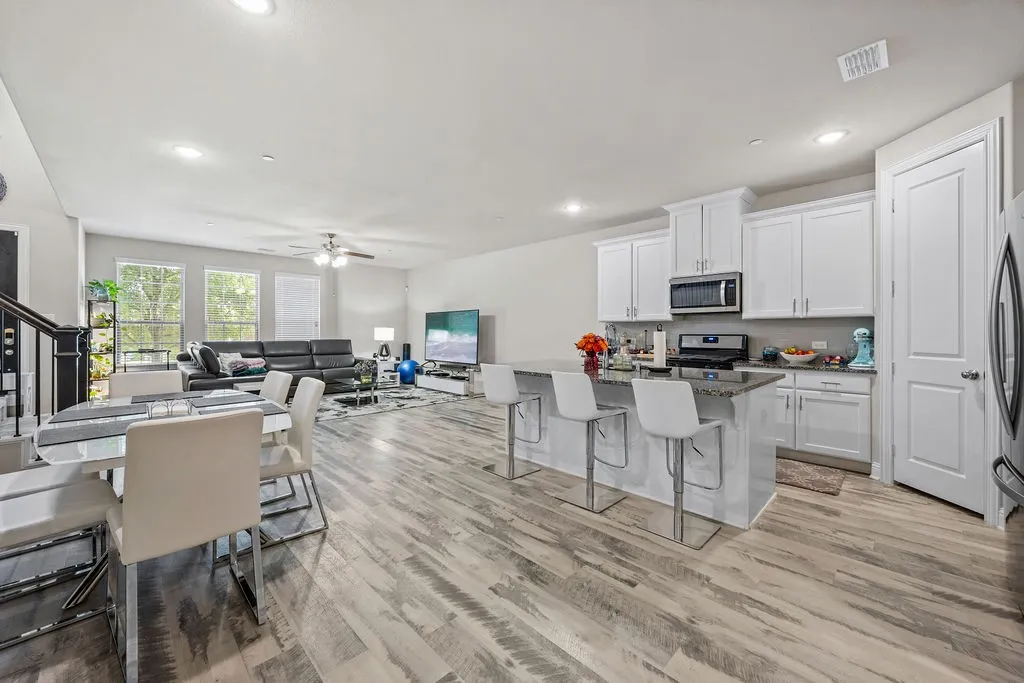 Townhouse For Sale in Denton County , 1012 Foxglove Drive, Carrollton, Texas 75007, 3 Bedroom, 3 Bathroom, 2 Garage spaces, 1,996 Sqft, built in 2017, mls#21375884, Real Estate Agent in Carrollton, Homes For Sale in Denton county, Homes For Sale in Carrollton, Realtor in Carrollton Texas, Real Estate Brokerage Independent Realty Texas, Luminita Cordes Realtor