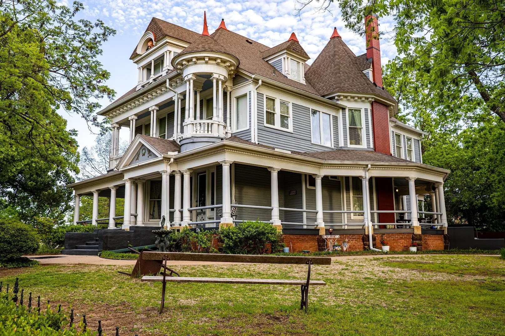 Single Family Residence For Sale in Grayson County , 412 W Morton Street Lot 1 and 2, Denison, Texas 75020, 7 Bedroom, 6 Bathroom, Garage spaces, 4,732 Sqft, built in 1900, mls#21375464, Real Estate Agent in Denison, Homes For Sale in Grayson county, Homes For Sale in Denison, Realtor in Denison Texas, Real Estate Brokerage Independent Realty Texas, Luminita Cordes Realtor