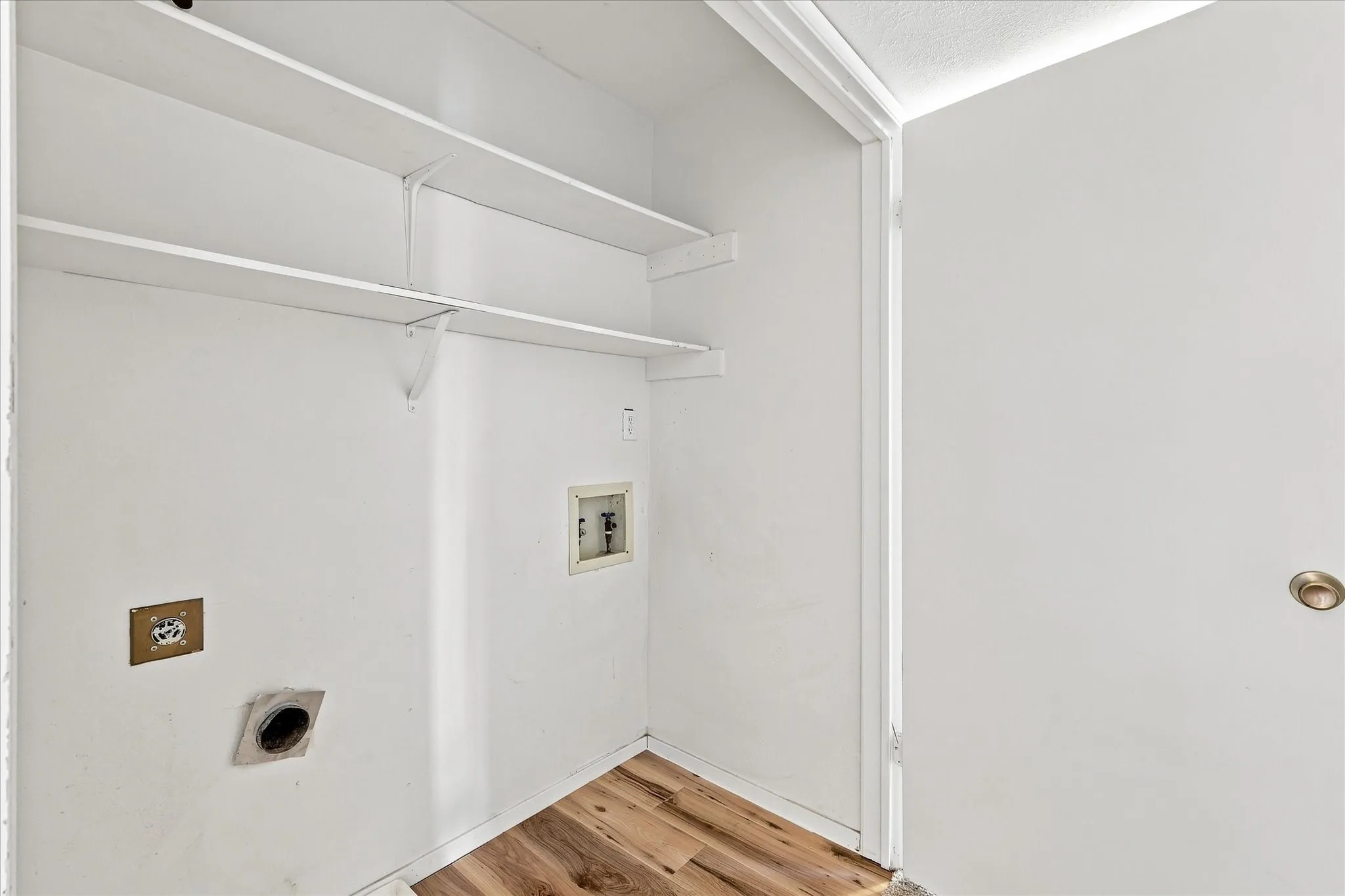 Full-sized washer and dryer hookups