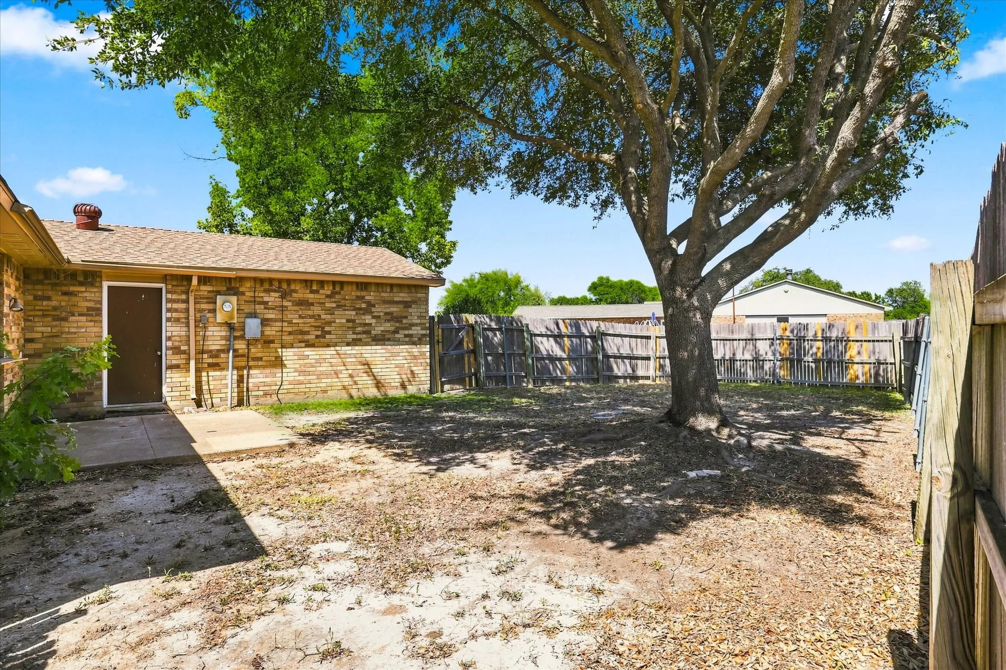 Single Family Residence For Rent in Dallas County , 411 Clear Creek Lane, Coppell, Texas 75019, 3 Bedroom, 2 Bathroom, 2 Garage spaces, 1,711 Sqft, built in 1979, mls#21378752, Real Estate Agent in Coppell, Homes For Rent in Dallas county, Homes For Rent in Coppell, Realtor in Coppell Texas, Real Estate Brokerage Independent Realty Texas, Luminita Cordes Realtor