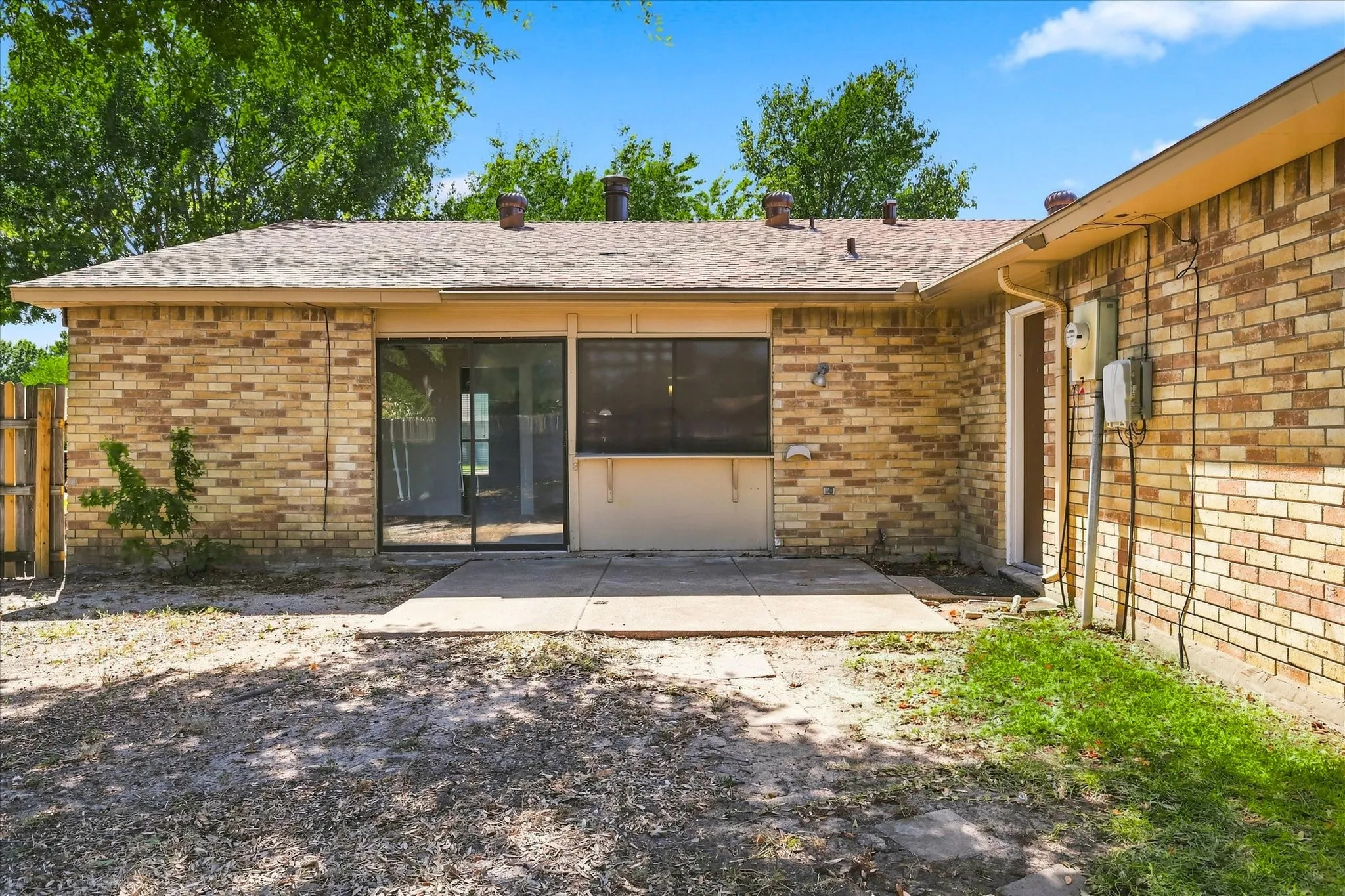 Single Family Residence For Rent in Dallas County , 411 Clear Creek Lane, Coppell, Texas 75019, 3 Bedroom, 2 Bathroom, 2 Garage spaces, 1,711 Sqft, built in 1979, mls#21378752, Real Estate Agent in Coppell, Homes For Rent in Dallas county, Homes For Rent in Coppell, Realtor in Coppell Texas, Real Estate Brokerage Independent Realty Texas, Luminita Cordes Realtor