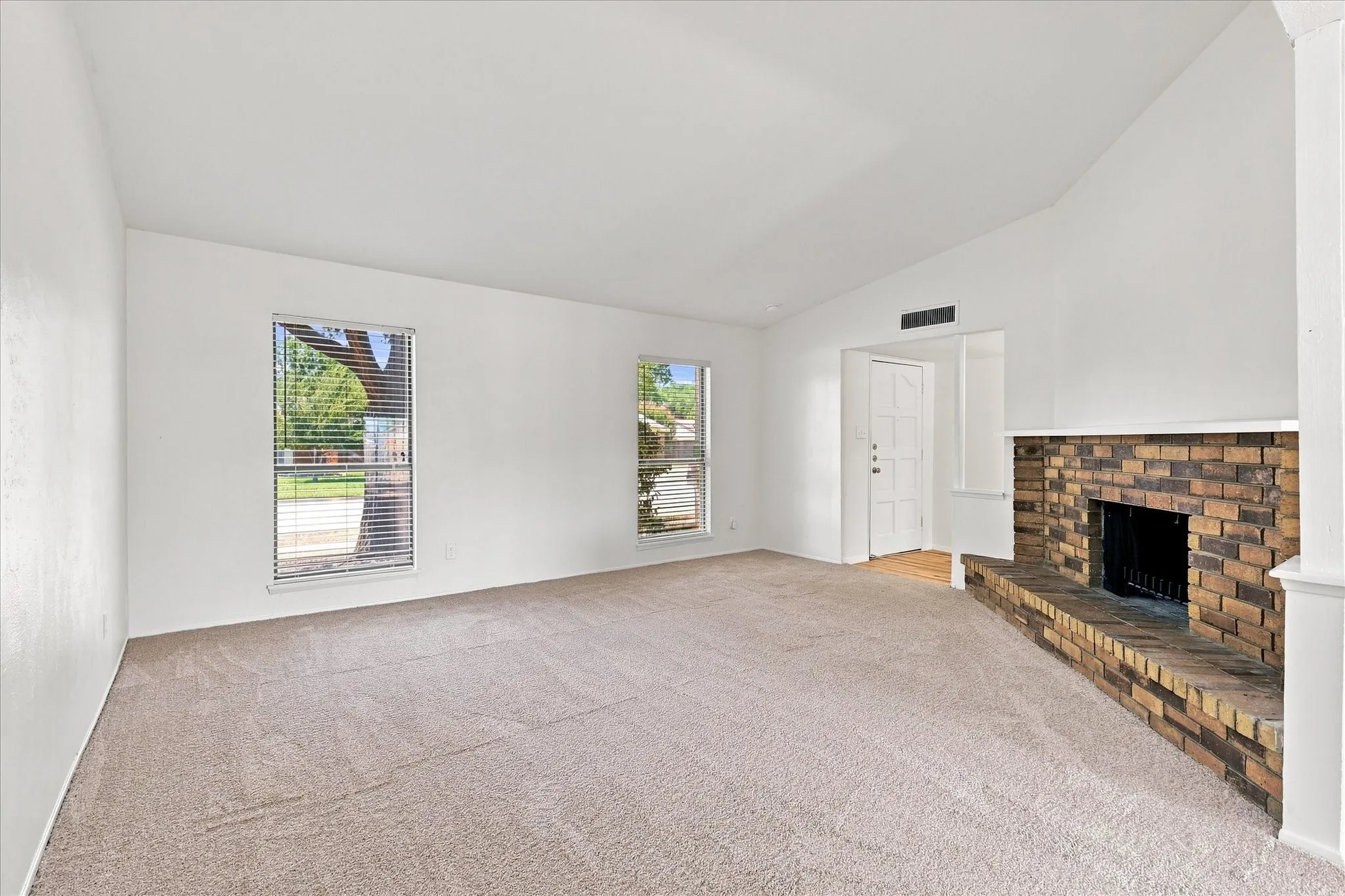 Single Family Residence For Rent in Dallas County , 411 Clear Creek Lane, Coppell, Texas 75019, 3 Bedroom, 2 Bathroom, 2 Garage spaces, 1,711 Sqft, built in 1979, mls#21378752, Real Estate Agent in Coppell, Homes For Rent in Dallas county, Homes For Rent in Coppell, Realtor in Coppell Texas, Real Estate Brokerage Independent Realty Texas, Luminita Cordes Realtor