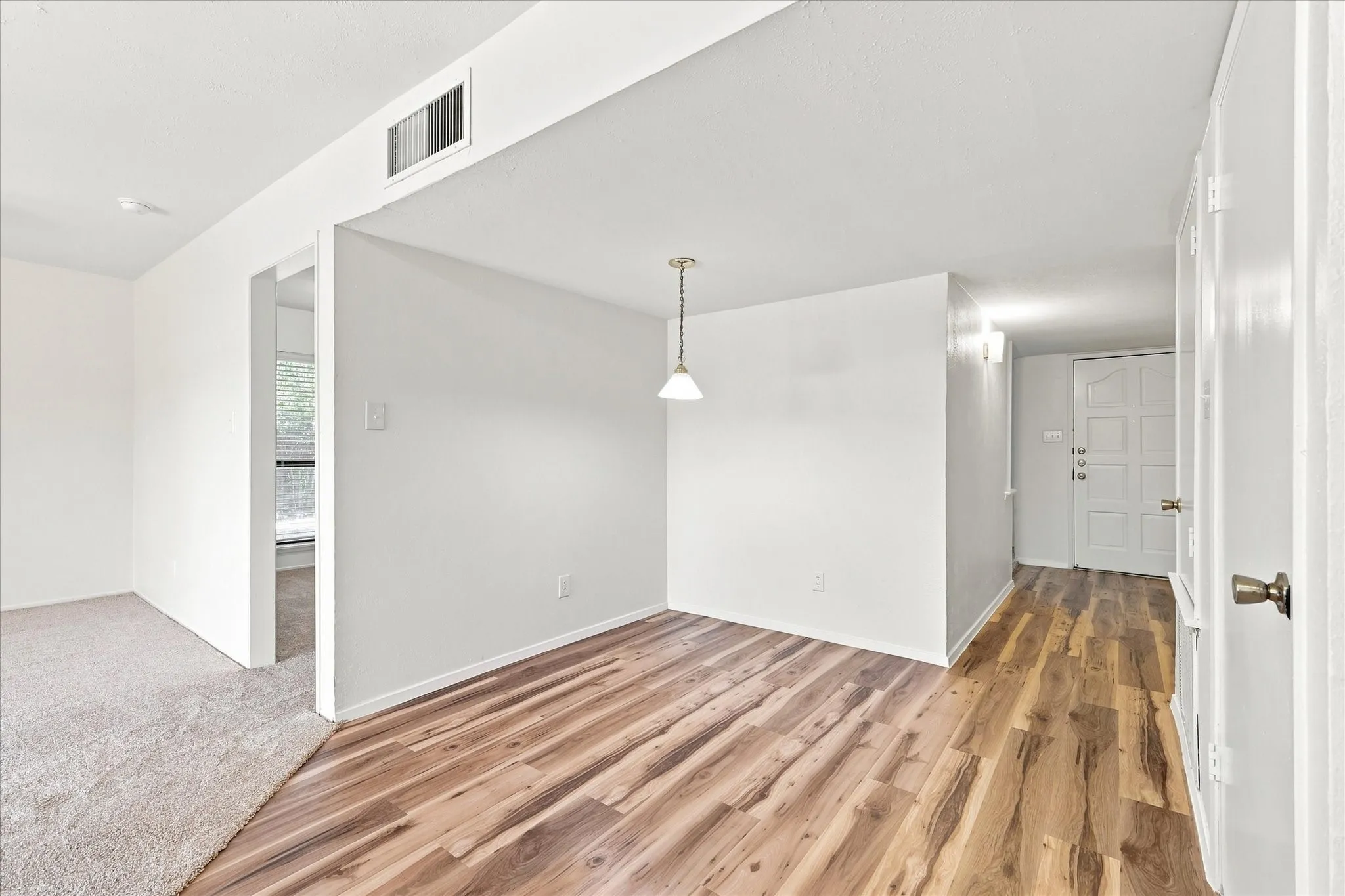 Single Family Residence For Rent in Dallas County , 411 Clear Creek Lane, Coppell, Texas 75019, 3 Bedroom, 2 Bathroom, 2 Garage spaces, 1,711 Sqft, built in 1979, mls#21378752, Real Estate Agent in Coppell, Homes For Rent in Dallas county, Homes For Rent in Coppell, Realtor in Coppell Texas, Real Estate Brokerage Independent Realty Texas, Luminita Cordes Realtor