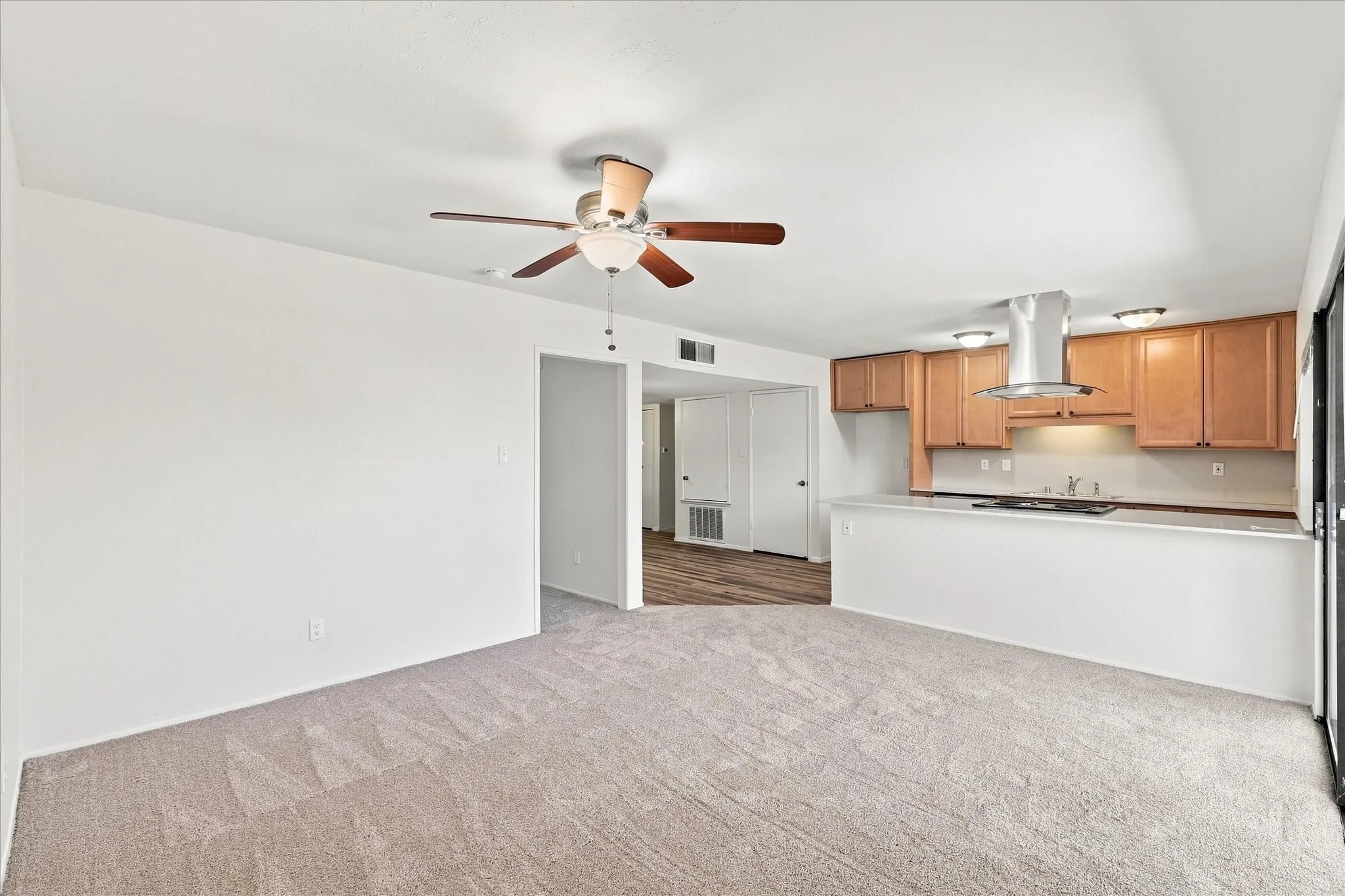 Single Family Residence For Rent in Dallas County , 411 Clear Creek Lane, Coppell, Texas 75019, 3 Bedroom, 2 Bathroom, 2 Garage spaces, 1,711 Sqft, built in 1979, mls#21378752, Real Estate Agent in Coppell, Homes For Rent in Dallas county, Homes For Rent in Coppell, Realtor in Coppell Texas, Real Estate Brokerage Independent Realty Texas, Luminita Cordes Realtor