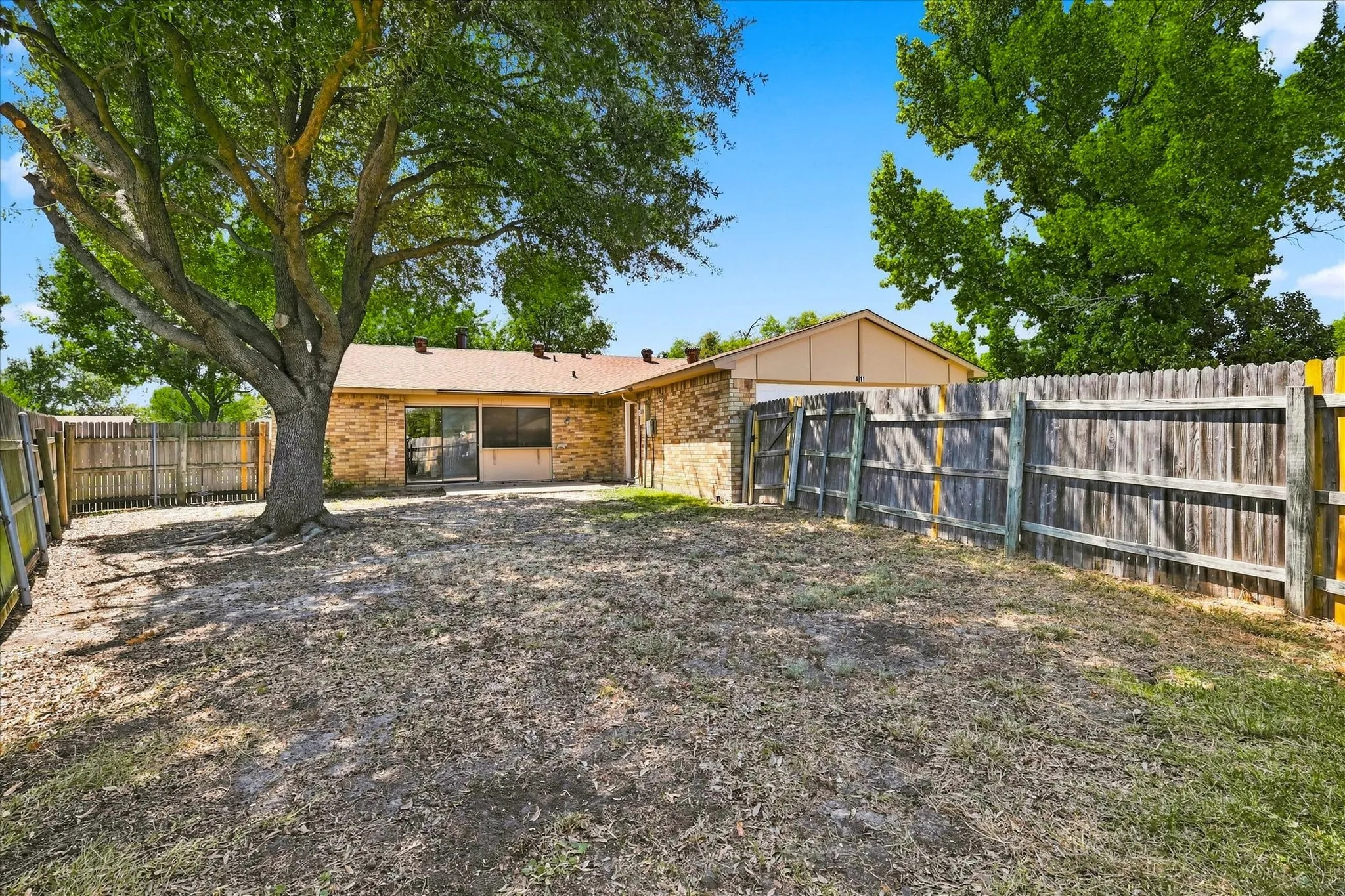 Single Family Residence For Rent in Dallas County , 411 Clear Creek Lane, Coppell, Texas 75019, 3 Bedroom, 2 Bathroom, 2 Garage spaces, 1,711 Sqft, built in 1979, mls#21378752, Real Estate Agent in Coppell, Homes For Rent in Dallas county, Homes For Rent in Coppell, Realtor in Coppell Texas, Real Estate Brokerage Independent Realty Texas, Luminita Cordes Realtor