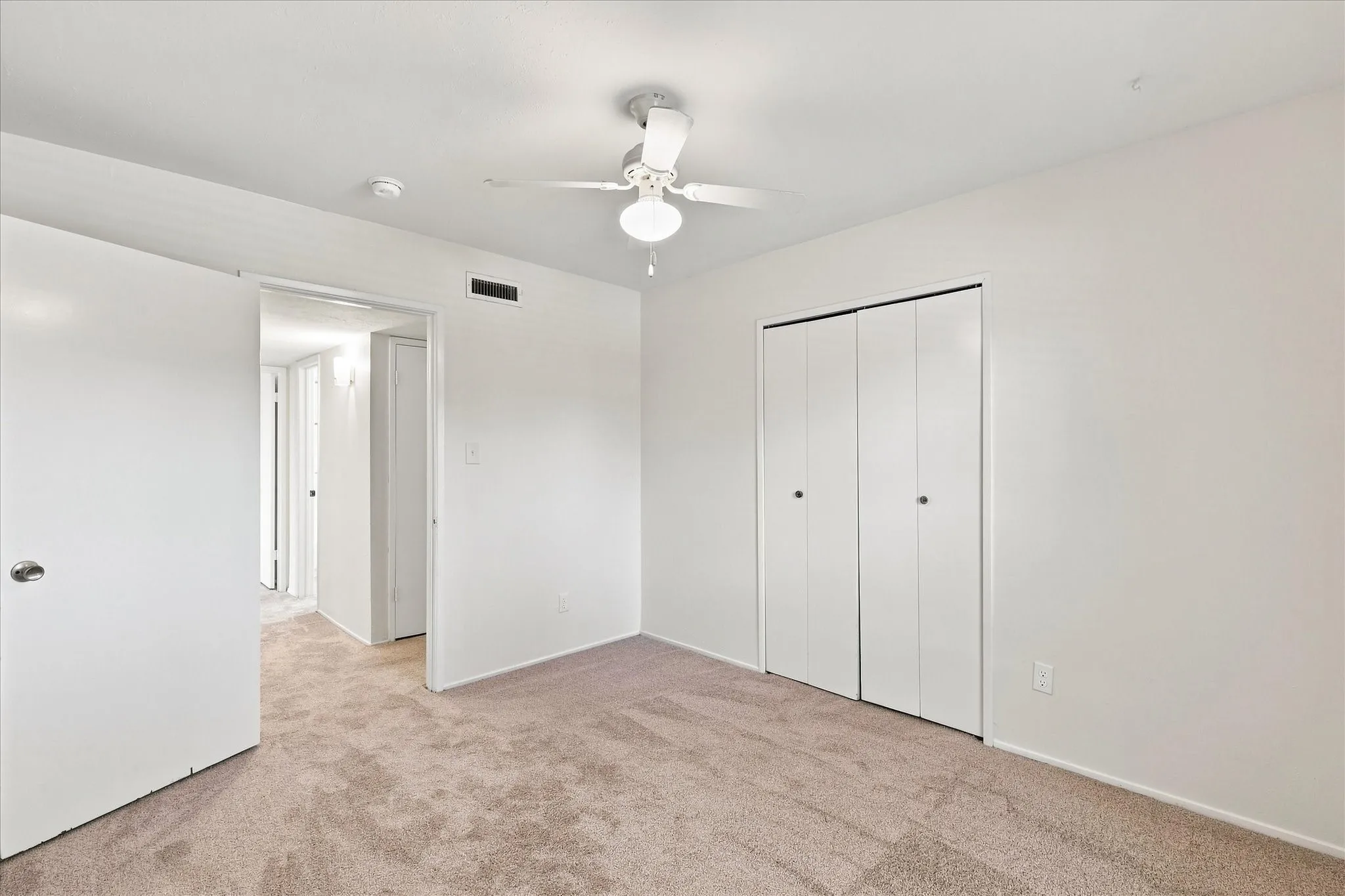 Single Family Residence For Rent in Dallas County , 411 Clear Creek Lane, Coppell, Texas 75019, 3 Bedroom, 2 Bathroom, 2 Garage spaces, 1,711 Sqft, built in 1979, mls#21378752, Real Estate Agent in Coppell, Homes For Rent in Dallas county, Homes For Rent in Coppell, Realtor in Coppell Texas, Real Estate Brokerage Independent Realty Texas, Luminita Cordes Realtor