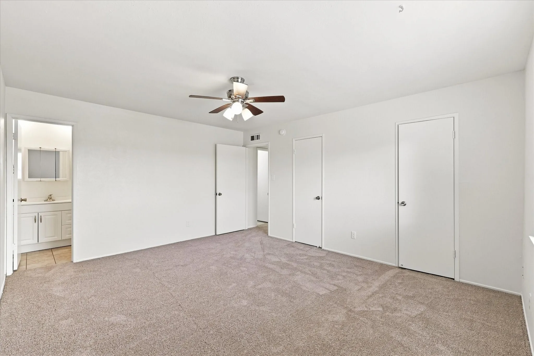 Single Family Residence For Rent in Dallas County , 411 Clear Creek Lane, Coppell, Texas 75019, 3 Bedroom, 2 Bathroom, 2 Garage spaces, 1,711 Sqft, built in 1979, mls#21378752, Real Estate Agent in Coppell, Homes For Rent in Dallas county, Homes For Rent in Coppell, Realtor in Coppell Texas, Real Estate Brokerage Independent Realty Texas, Luminita Cordes Realtor