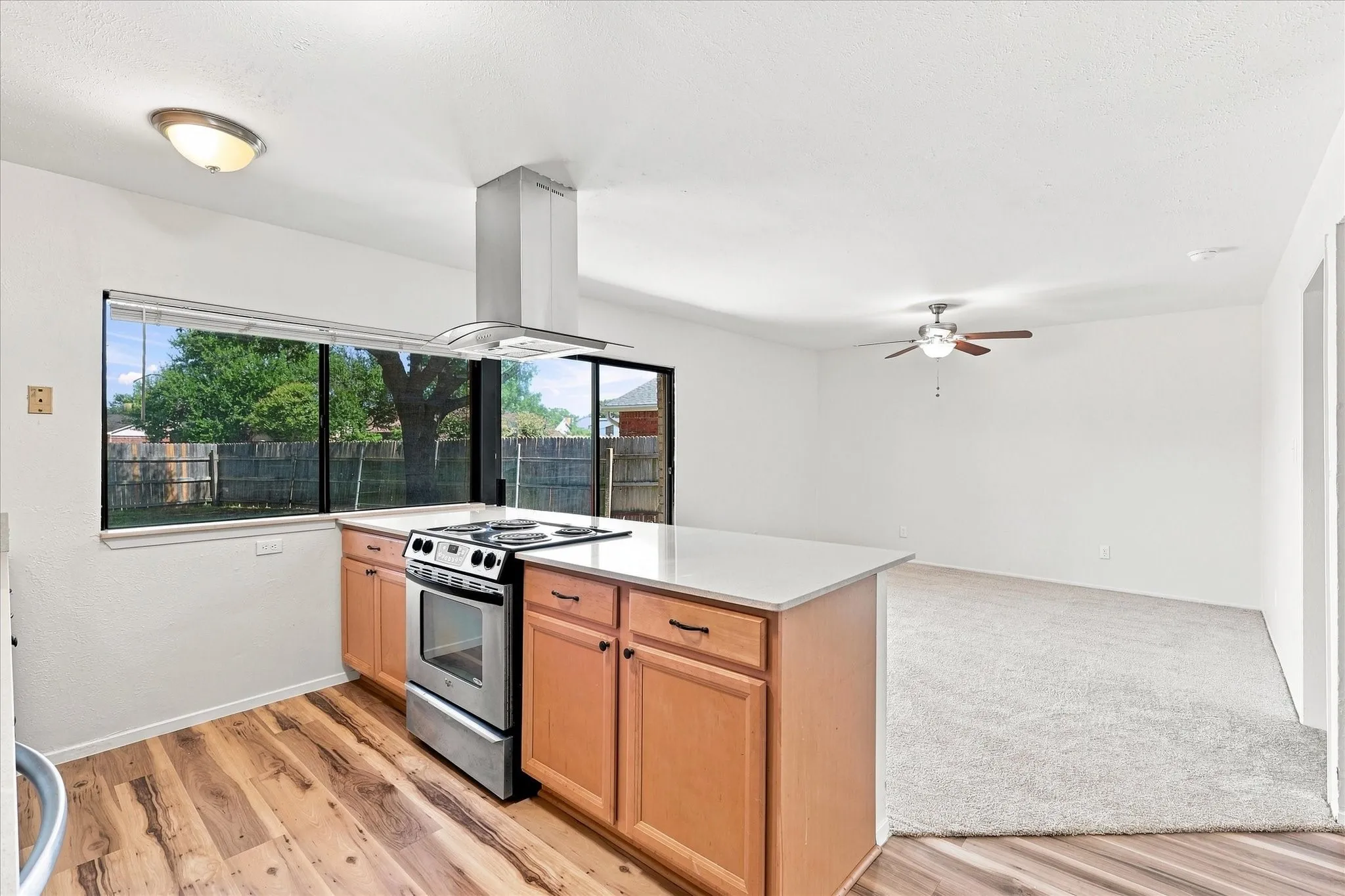 Single Family Residence For Rent in Dallas County , 411 Clear Creek Lane, Coppell, Texas 75019, 3 Bedroom, 2 Bathroom, 2 Garage spaces, 1,711 Sqft, built in 1979, mls#21378752, Real Estate Agent in Coppell, Homes For Rent in Dallas county, Homes For Rent in Coppell, Realtor in Coppell Texas, Real Estate Brokerage Independent Realty Texas, Luminita Cordes Realtor