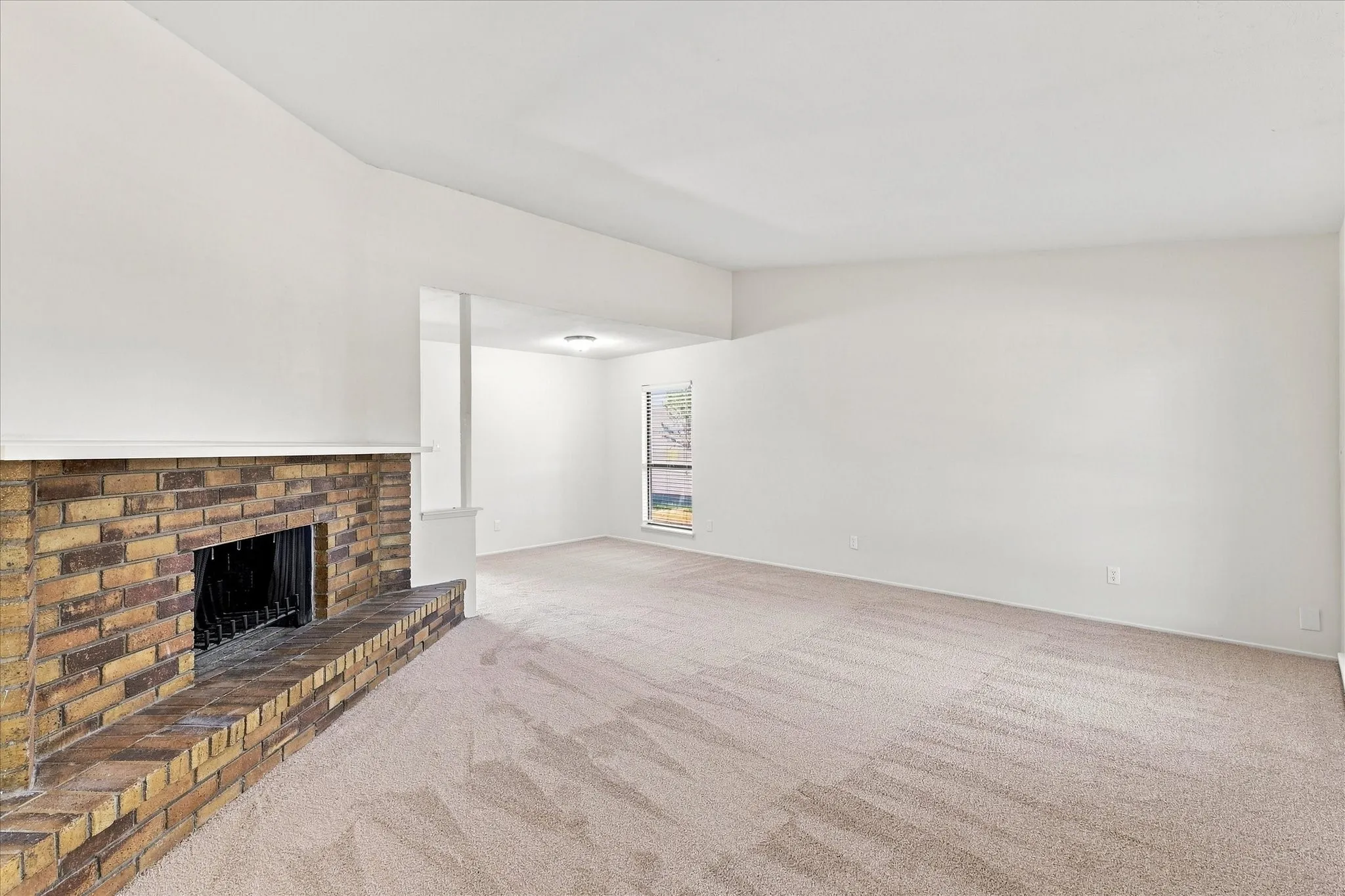 Single Family Residence For Rent in Dallas County , 411 Clear Creek Lane, Coppell, Texas 75019, 3 Bedroom, 2 Bathroom, 2 Garage spaces, 1,711 Sqft, built in 1979, mls#21378752, Real Estate Agent in Coppell, Homes For Rent in Dallas county, Homes For Rent in Coppell, Realtor in Coppell Texas, Real Estate Brokerage Independent Realty Texas, Luminita Cordes Realtor