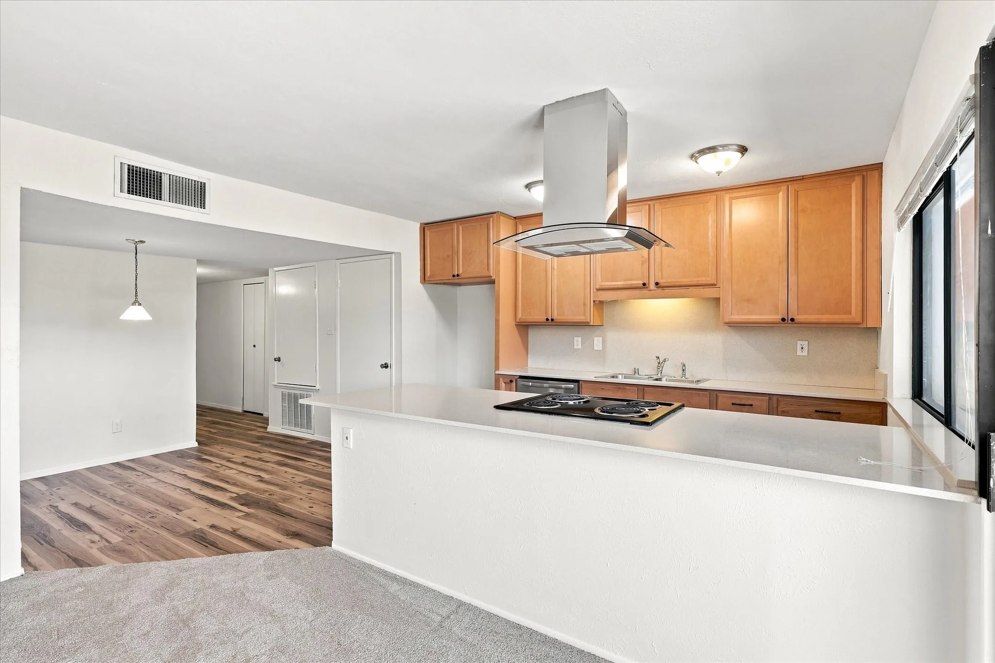 Single Family Residence For Rent in Dallas County , 411 Clear Creek Lane, Coppell, Texas 75019, 3 Bedroom, 2 Bathroom, 2 Garage spaces, 1,711 Sqft, built in 1979, mls#21378752, Real Estate Agent in Coppell, Homes For Rent in Dallas county, Homes For Rent in Coppell, Realtor in Coppell Texas, Real Estate Brokerage Independent Realty Texas, Luminita Cordes Realtor