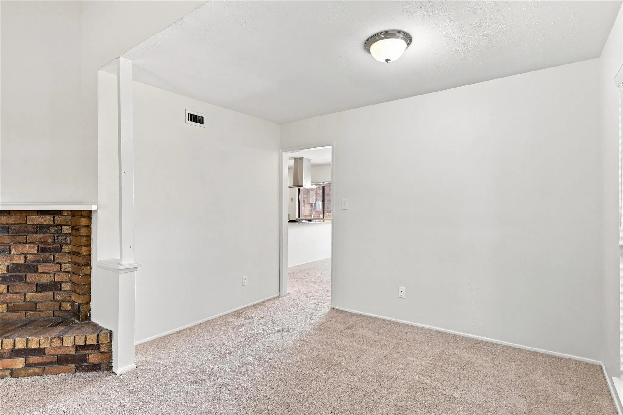 Single Family Residence For Rent in Dallas County , 411 Clear Creek Lane, Coppell, Texas 75019, 3 Bedroom, 2 Bathroom, 2 Garage spaces, 1,711 Sqft, built in 1979, mls#21378752, Real Estate Agent in Coppell, Homes For Rent in Dallas county, Homes For Rent in Coppell, Realtor in Coppell Texas, Real Estate Brokerage Independent Realty Texas, Luminita Cordes Realtor