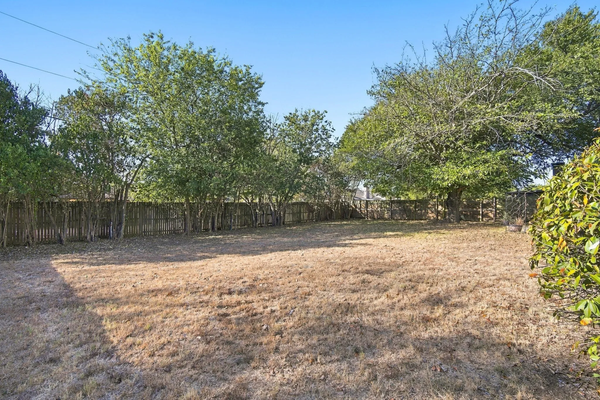Single Family Residence For Sale in Johnson County , 1215 Cindy Lane, Cleburne, Texas 76033, 3 Bedroom, 2 Bathroom, 2 Garage spaces, 1,439 Sqft, built in 1974, mls#21361629, Real Estate Agent in Cleburne, Homes For Sale in Johnson county, Homes For Sale in Cleburne, Realtor in Cleburne Texas, Real Estate Brokerage Independent Realty Texas, Luminita Cordes Realtor