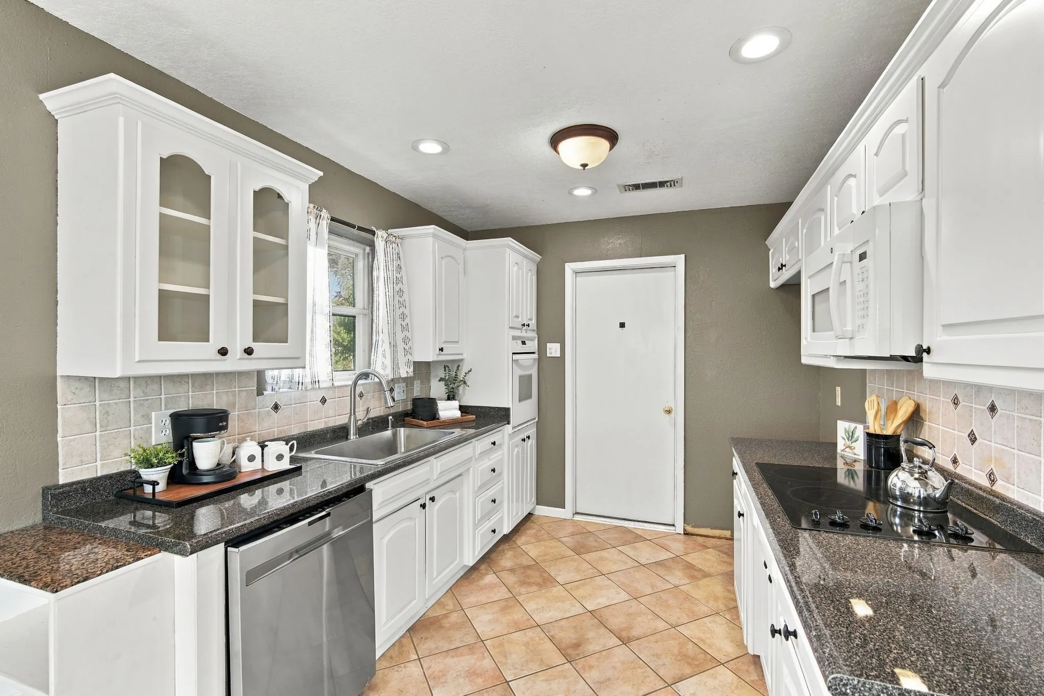 Single Family Residence For Sale in Johnson County , 1215 Cindy Lane, Cleburne, Texas 76033, 3 Bedroom, 2 Bathroom, 2 Garage spaces, 1,439 Sqft, built in 1974, mls#21361629, Real Estate Agent in Cleburne, Homes For Sale in Johnson county, Homes For Sale in Cleburne, Realtor in Cleburne Texas, Real Estate Brokerage Independent Realty Texas, Luminita Cordes Realtor