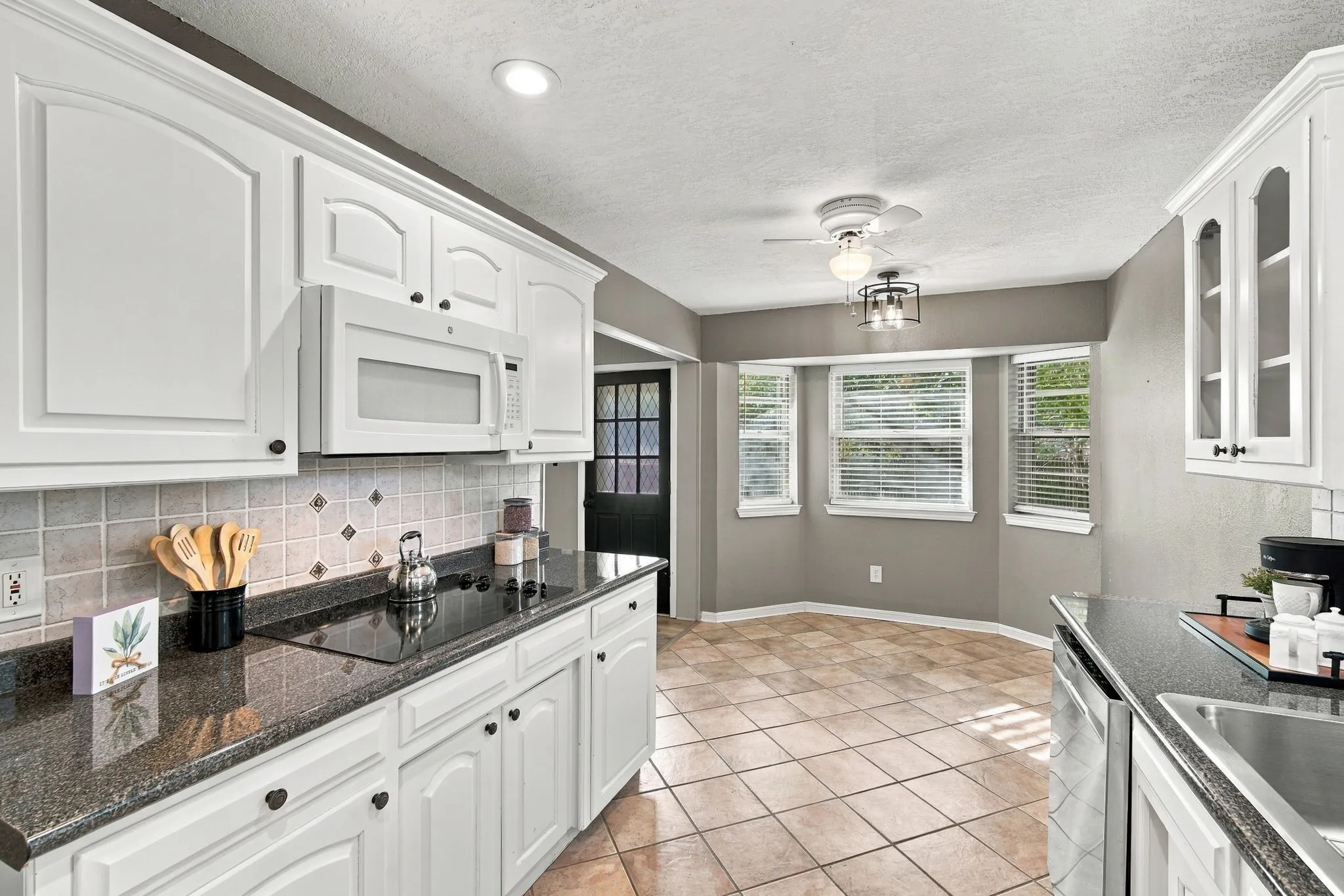 Single Family Residence For Sale in Johnson County , 1215 Cindy Lane, Cleburne, Texas 76033, 3 Bedroom, 2 Bathroom, 2 Garage spaces, 1,439 Sqft, built in 1974, mls#21361629, Real Estate Agent in Cleburne, Homes For Sale in Johnson county, Homes For Sale in Cleburne, Realtor in Cleburne Texas, Real Estate Brokerage Independent Realty Texas, Luminita Cordes Realtor