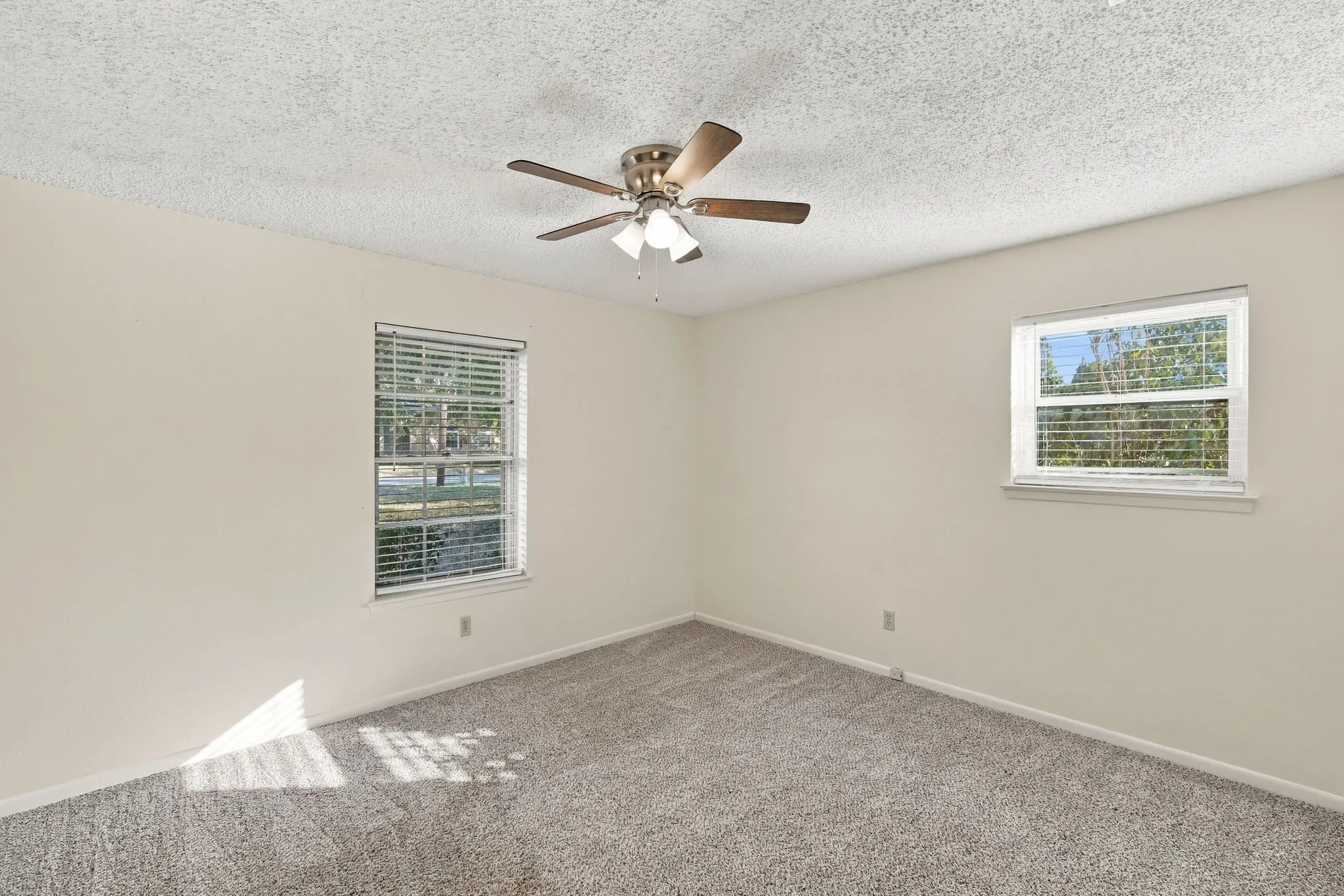 Single Family Residence For Sale in Johnson County , 1215 Cindy Lane, Cleburne, Texas 76033, 3 Bedroom, 2 Bathroom, 2 Garage spaces, 1,439 Sqft, built in 1974, mls#21361629, Real Estate Agent in Cleburne, Homes For Sale in Johnson county, Homes For Sale in Cleburne, Realtor in Cleburne Texas, Real Estate Brokerage Independent Realty Texas, Luminita Cordes Realtor