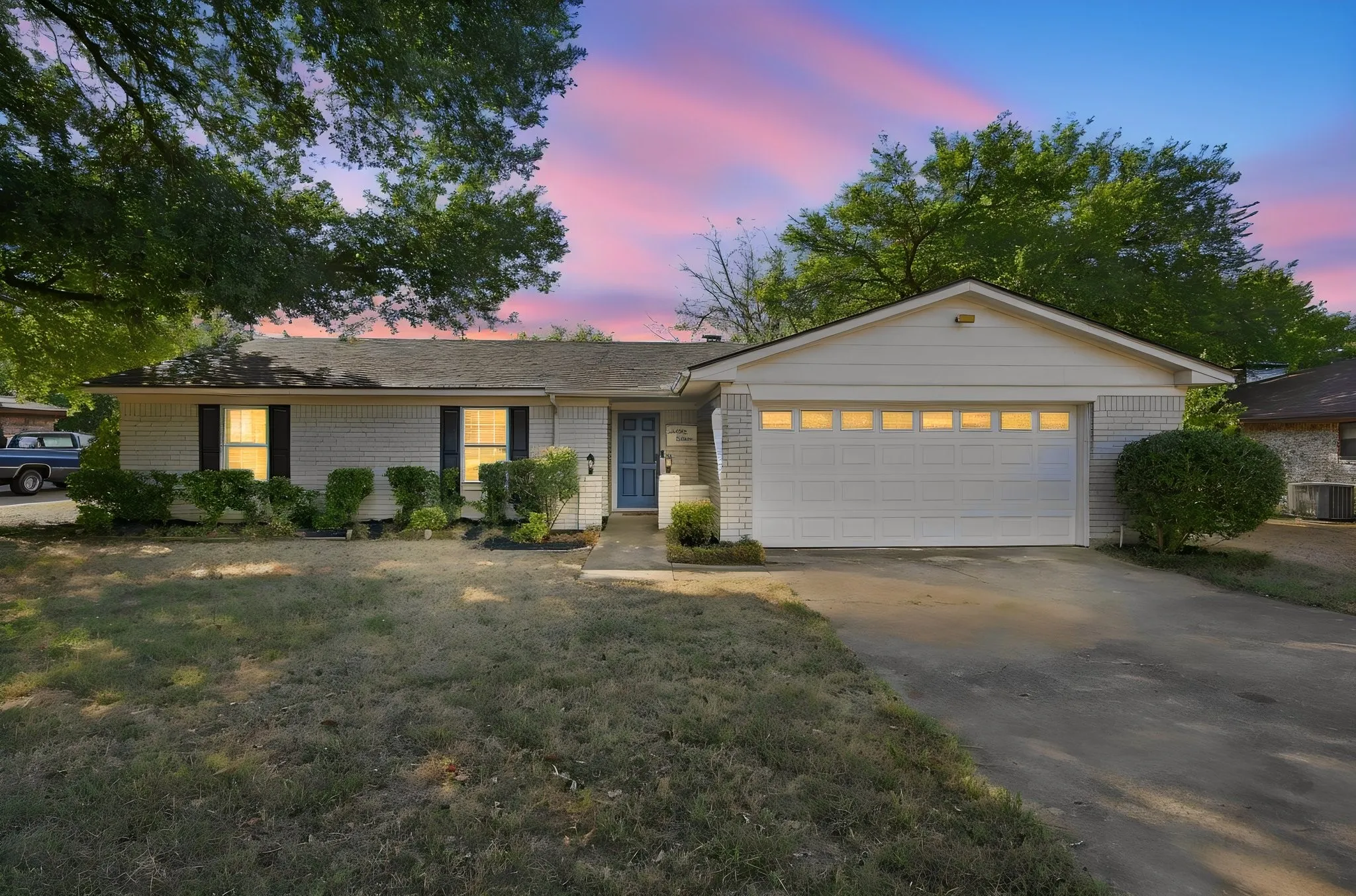 Single Family Residence For Sale in Johnson County , 1215 Cindy Lane, Cleburne, Texas 76033, 3 Bedroom, 2 Bathroom, 2 Garage spaces, 1,439 Sqft, built in 1974, mls#21361629, Real Estate Agent in Cleburne, Homes For Sale in Johnson county, Homes For Sale in Cleburne, Realtor in Cleburne Texas, Real Estate Brokerage Independent Realty Texas, Luminita Cordes Realtor