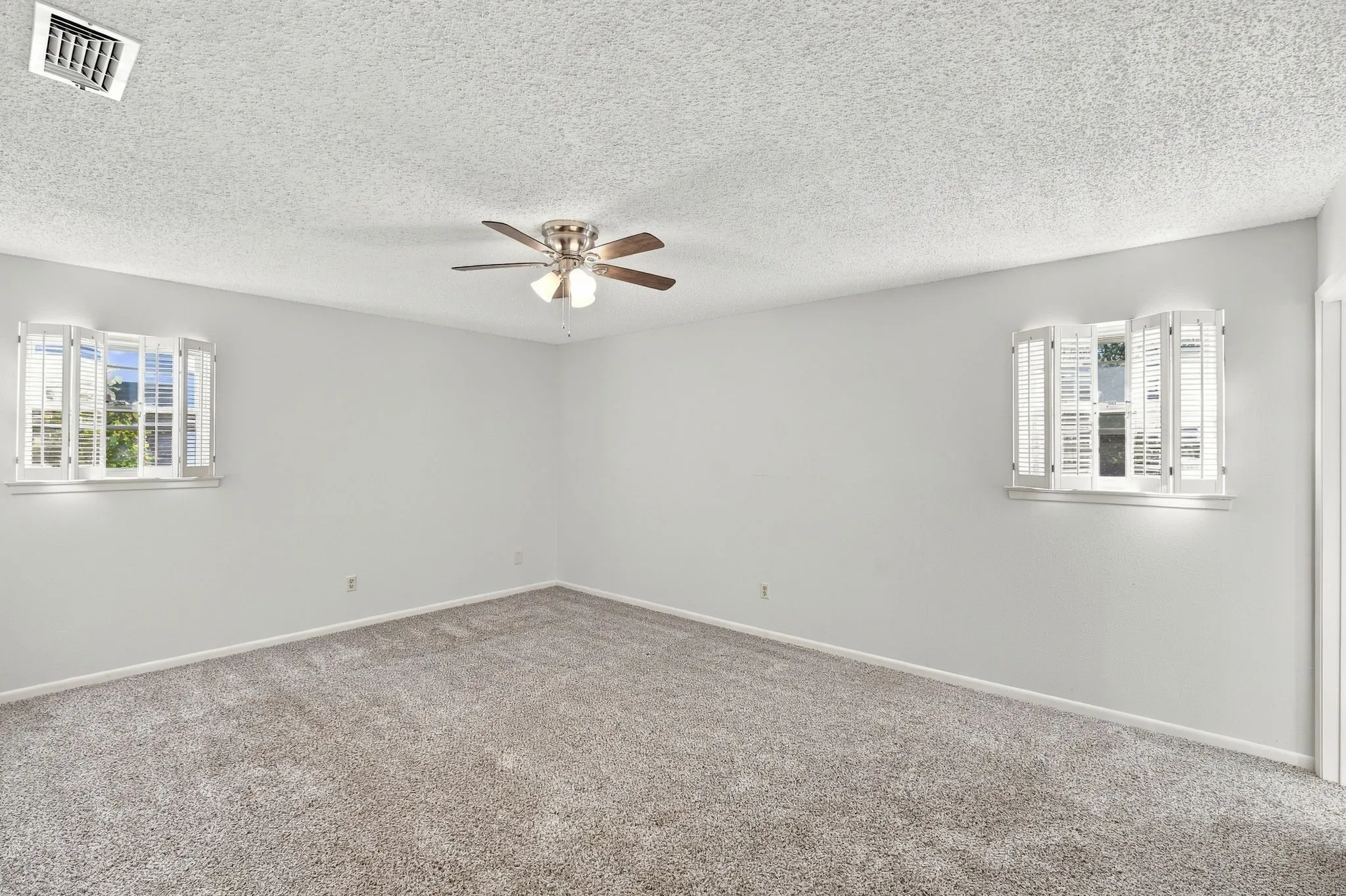 Single Family Residence For Sale in Johnson County , 1215 Cindy Lane, Cleburne, Texas 76033, 3 Bedroom, 2 Bathroom, 2 Garage spaces, 1,439 Sqft, built in 1974, mls#21361629, Real Estate Agent in Cleburne, Homes For Sale in Johnson county, Homes For Sale in Cleburne, Realtor in Cleburne Texas, Real Estate Brokerage Independent Realty Texas, Luminita Cordes Realtor