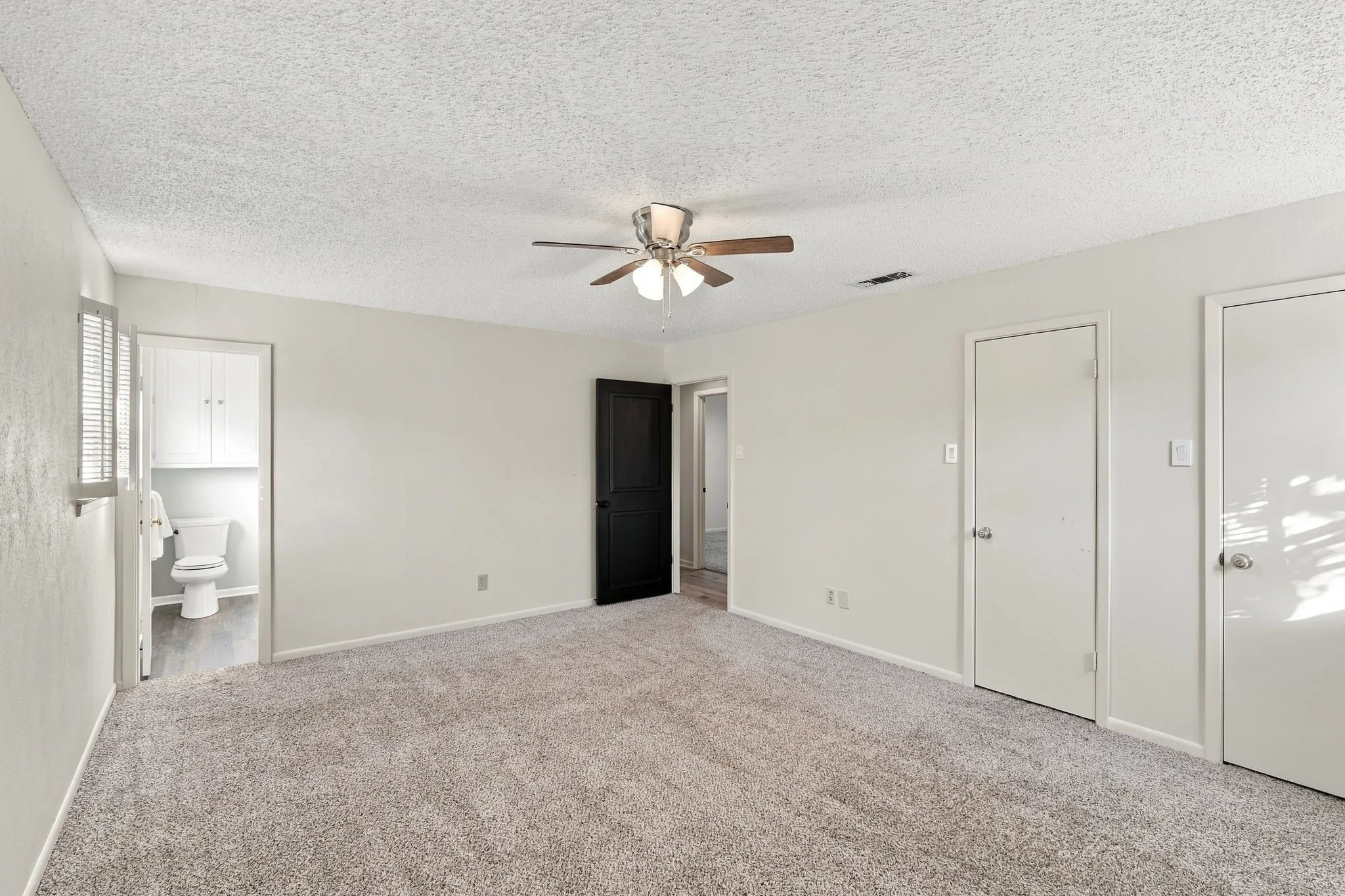 Single Family Residence For Sale in Johnson County , 1215 Cindy Lane, Cleburne, Texas 76033, 3 Bedroom, 2 Bathroom, 2 Garage spaces, 1,439 Sqft, built in 1974, mls#21361629, Real Estate Agent in Cleburne, Homes For Sale in Johnson county, Homes For Sale in Cleburne, Realtor in Cleburne Texas, Real Estate Brokerage Independent Realty Texas, Luminita Cordes Realtor