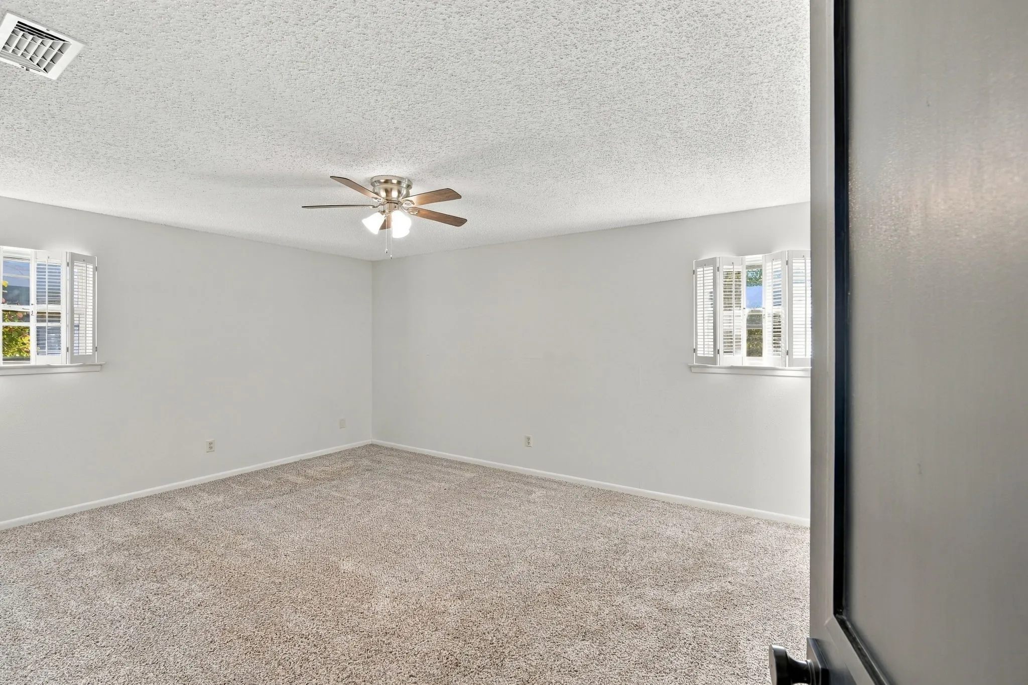 Single Family Residence For Sale in Johnson County , 1215 Cindy Lane, Cleburne, Texas 76033, 3 Bedroom, 2 Bathroom, 2 Garage spaces, 1,439 Sqft, built in 1974, mls#21361629, Real Estate Agent in Cleburne, Homes For Sale in Johnson county, Homes For Sale in Cleburne, Realtor in Cleburne Texas, Real Estate Brokerage Independent Realty Texas, Luminita Cordes Realtor