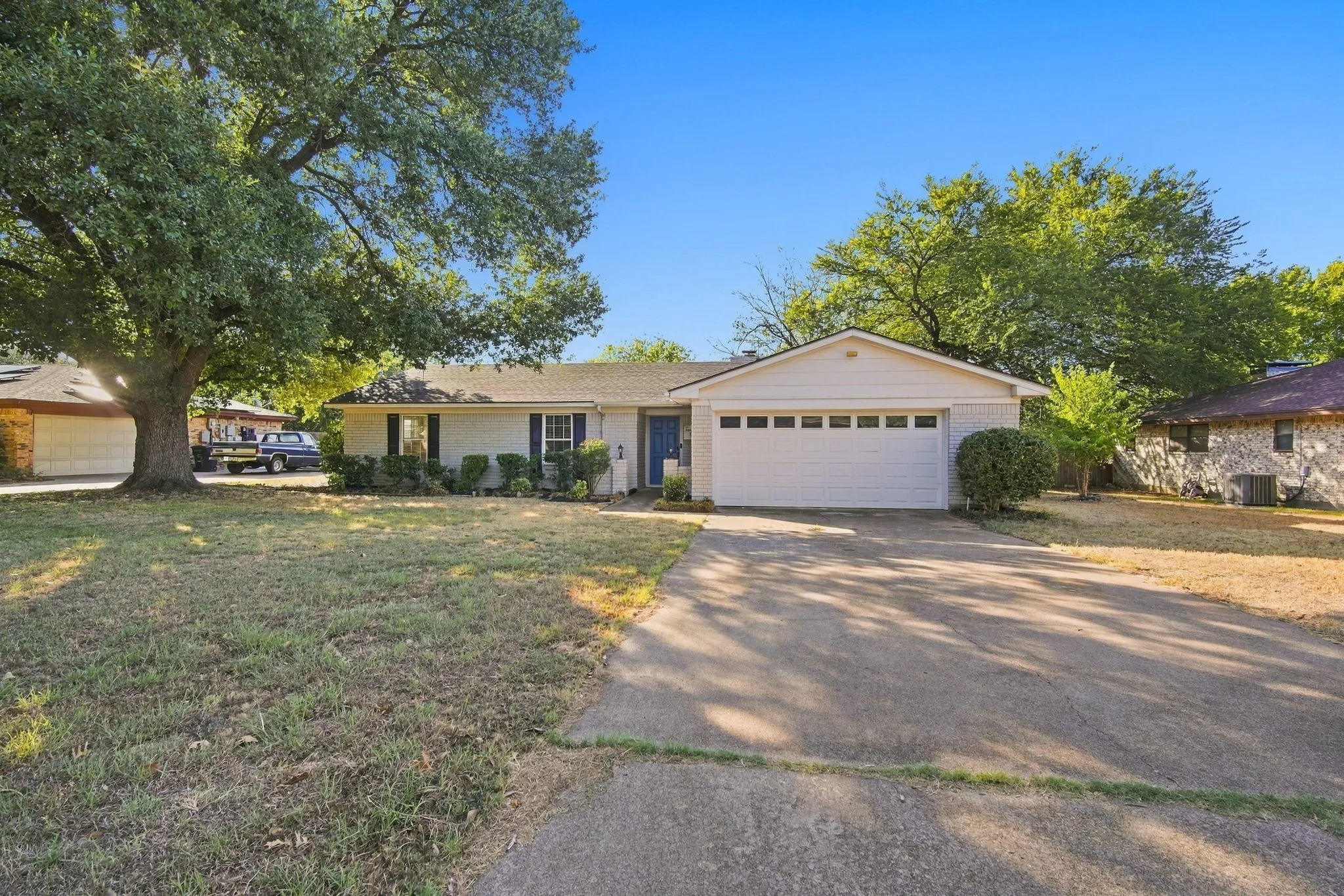 Single Family Residence For Sale in Johnson County , 1215 Cindy Lane, Cleburne, Texas 76033, 3 Bedroom, 2 Bathroom, 2 Garage spaces, 1,439 Sqft, built in 1974, mls#21361629, Real Estate Agent in Cleburne, Homes For Sale in Johnson county, Homes For Sale in Cleburne, Realtor in Cleburne Texas, Real Estate Brokerage Independent Realty Texas, Luminita Cordes Realtor