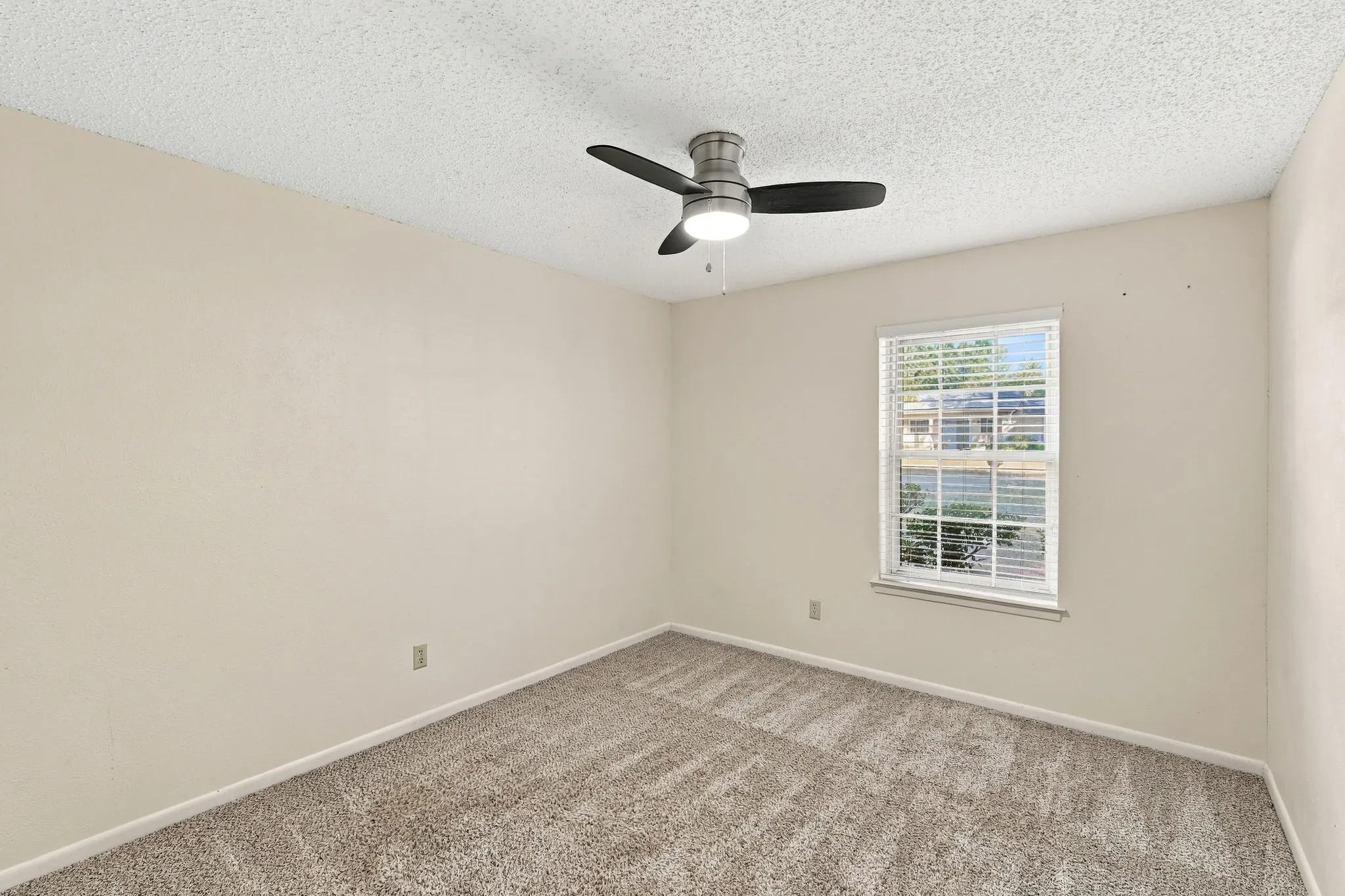 Single Family Residence For Sale in Johnson County , 1215 Cindy Lane, Cleburne, Texas 76033, 3 Bedroom, 2 Bathroom, 2 Garage spaces, 1,439 Sqft, built in 1974, mls#21361629, Real Estate Agent in Cleburne, Homes For Sale in Johnson county, Homes For Sale in Cleburne, Realtor in Cleburne Texas, Real Estate Brokerage Independent Realty Texas, Luminita Cordes Realtor
