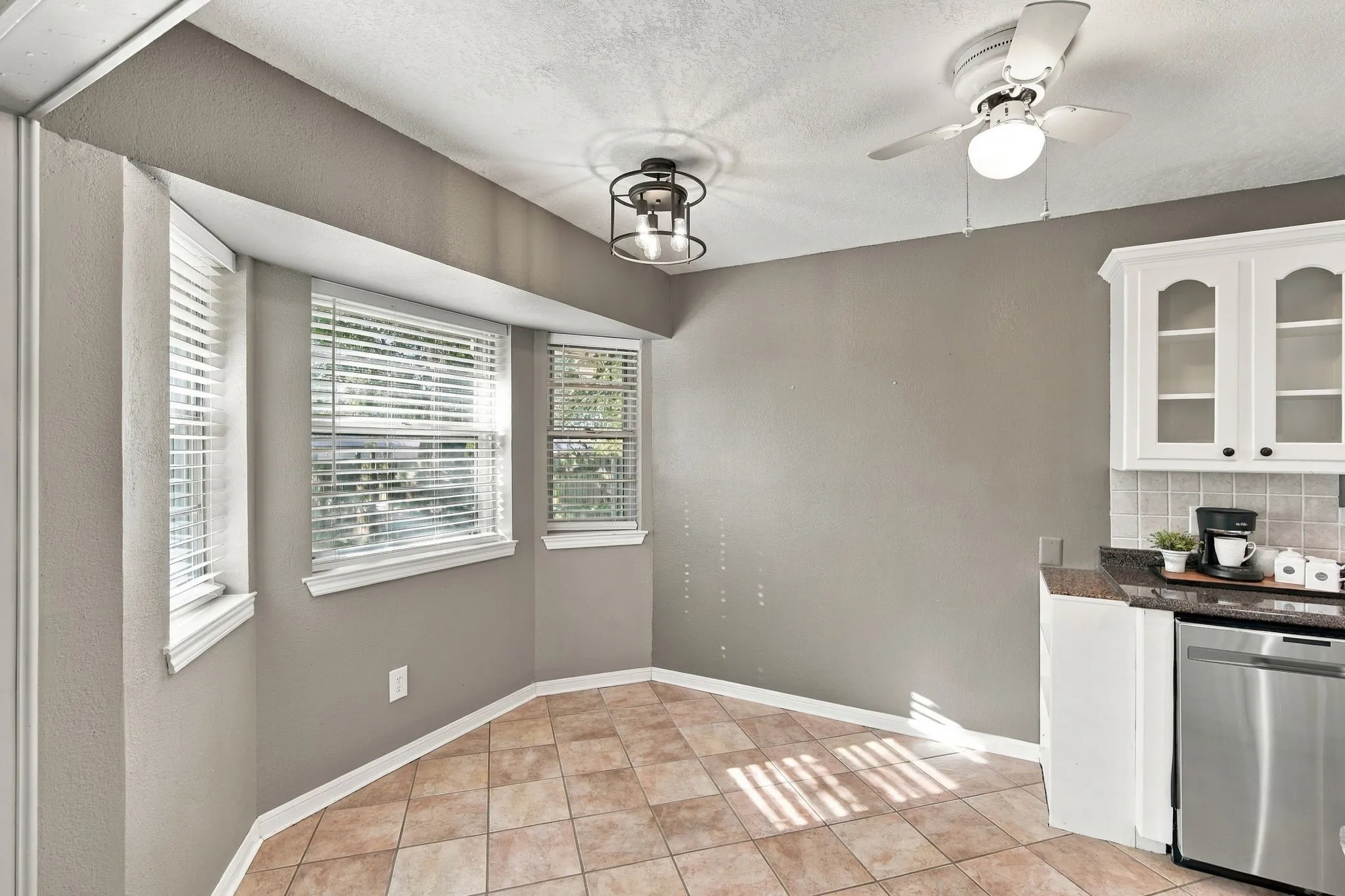 Single Family Residence For Sale in Johnson County , 1215 Cindy Lane, Cleburne, Texas 76033, 3 Bedroom, 2 Bathroom, 2 Garage spaces, 1,439 Sqft, built in 1974, mls#21361629, Real Estate Agent in Cleburne, Homes For Sale in Johnson county, Homes For Sale in Cleburne, Realtor in Cleburne Texas, Real Estate Brokerage Independent Realty Texas, Luminita Cordes Realtor