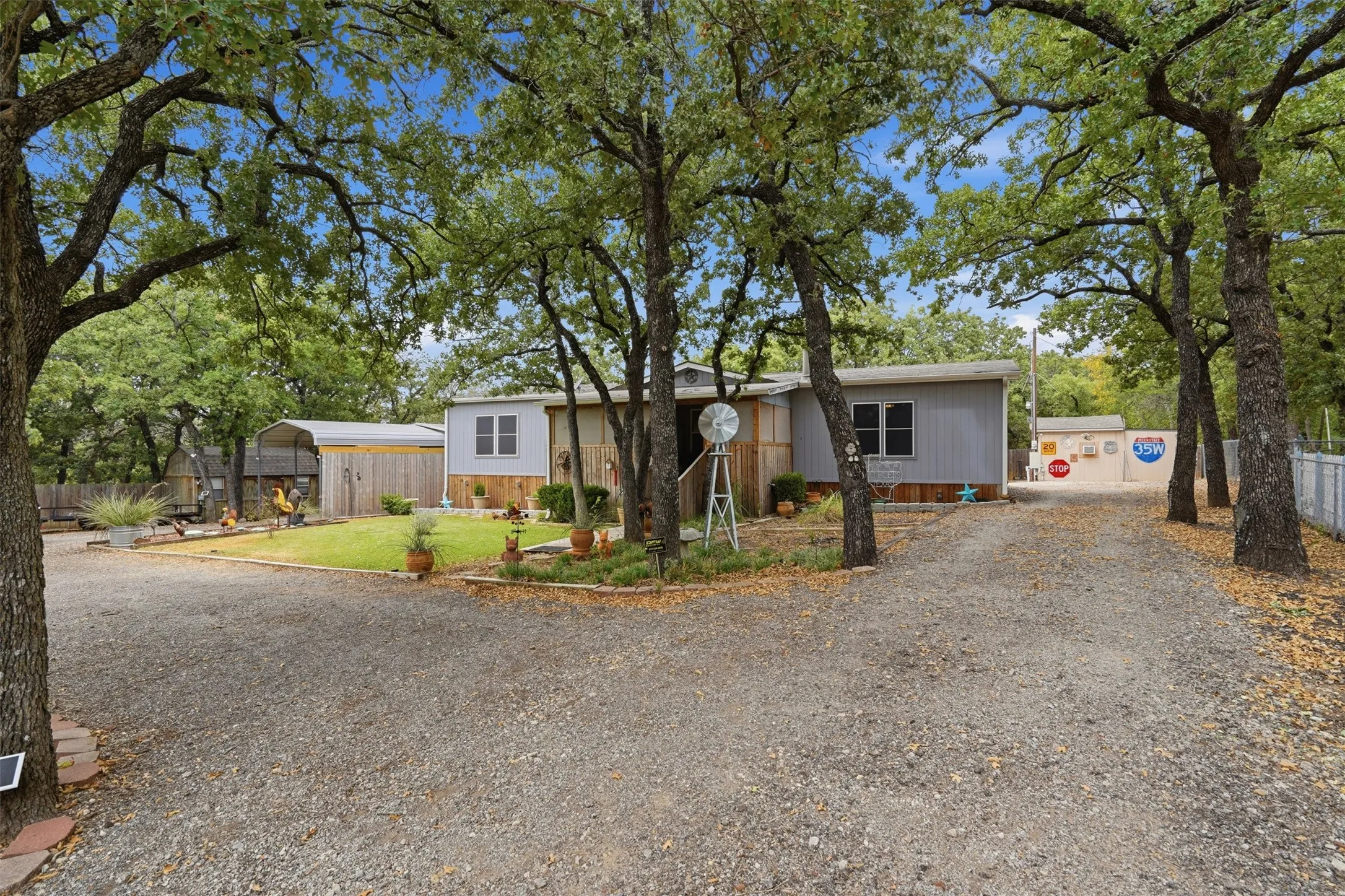 Manufactured Home For Sale in Johnson County , 3717 Woodview Drive, Joshua, Texas 76058, 3 Bedroom, 2 Bathroom, 1 Garage spaces, 1,920 Sqft, built in 2013, mls#21372800, Real Estate Agent in Joshua, Homes For Sale in Johnson county, Homes For Sale in Joshua, Realtor in Joshua Texas, Real Estate Brokerage Independent Realty Texas, Luminita Cordes Realtor