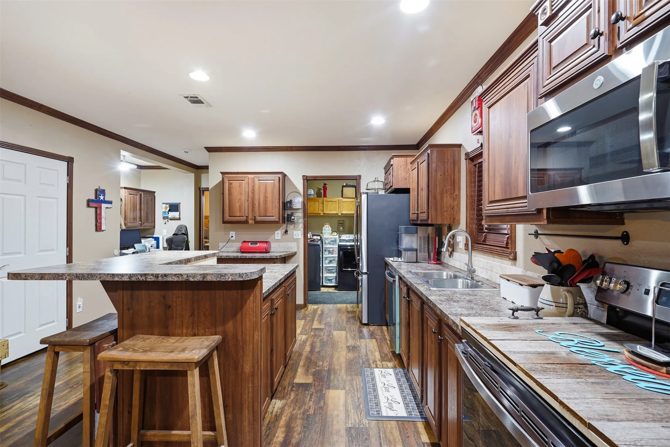 Manufactured Home For Sale in Johnson County , 3717 Woodview Drive, Joshua, Texas 76058, 3 Bedroom, 2 Bathroom, 1 Garage spaces, 1,920 Sqft, built in 2013, mls#21372800, Real Estate Agent in Joshua, Homes For Sale in Johnson county, Homes For Sale in Joshua, Realtor in Joshua Texas, Real Estate Brokerage Independent Realty Texas, Luminita Cordes Realtor
