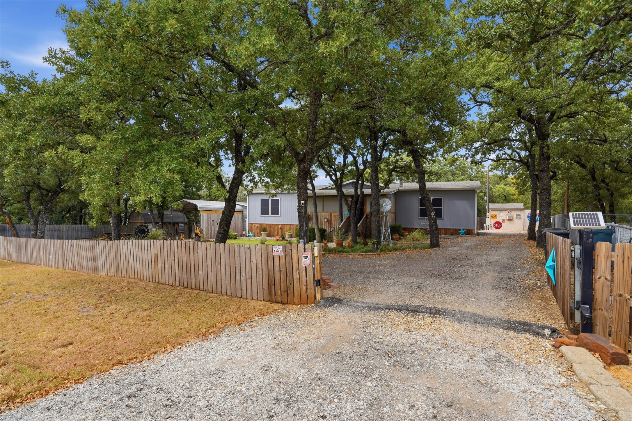 Manufactured Home For Sale in Johnson County , 3717 Woodview Drive, Joshua, Texas 76058, 3 Bedroom, 2 Bathroom, 1 Garage spaces, 1,920 Sqft, built in 2013, mls#21372800, Real Estate Agent in Joshua, Homes For Sale in Johnson county, Homes For Sale in Joshua, Realtor in Joshua Texas, Real Estate Brokerage Independent Realty Texas, Luminita Cordes Realtor