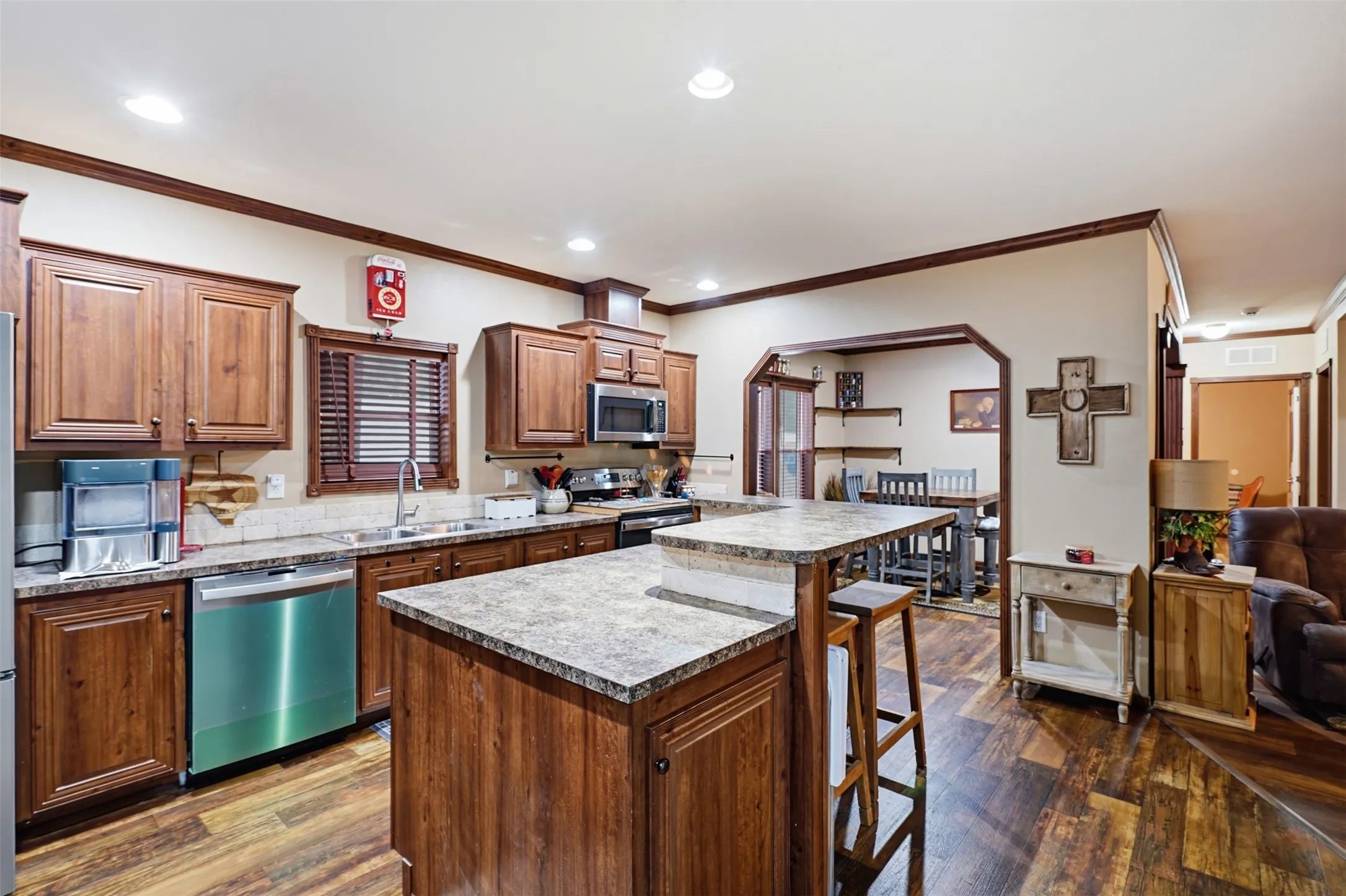 Manufactured Home For Sale in Johnson County , 3717 Woodview Drive, Joshua, Texas 76058, 3 Bedroom, 2 Bathroom, 1 Garage spaces, 1,920 Sqft, built in 2013, mls#21372800, Real Estate Agent in Joshua, Homes For Sale in Johnson county, Homes For Sale in Joshua, Realtor in Joshua Texas, Real Estate Brokerage Independent Realty Texas, Luminita Cordes Realtor