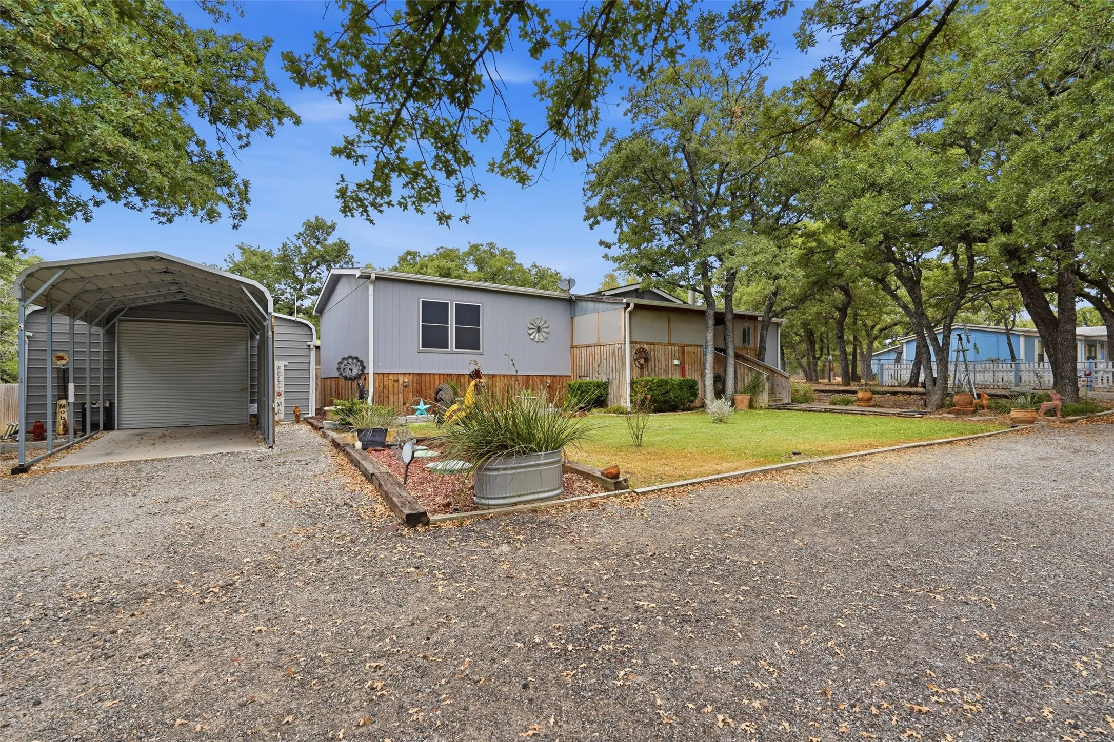 Manufactured Home For Sale in Johnson County , 3717 Woodview Drive, Joshua, Texas 76058, 3 Bedroom, 2 Bathroom, 1 Garage spaces, 1,920 Sqft, built in 2013, mls#21372800, Real Estate Agent in Joshua, Homes For Sale in Johnson county, Homes For Sale in Joshua, Realtor in Joshua Texas, Real Estate Brokerage Independent Realty Texas, Luminita Cordes Realtor