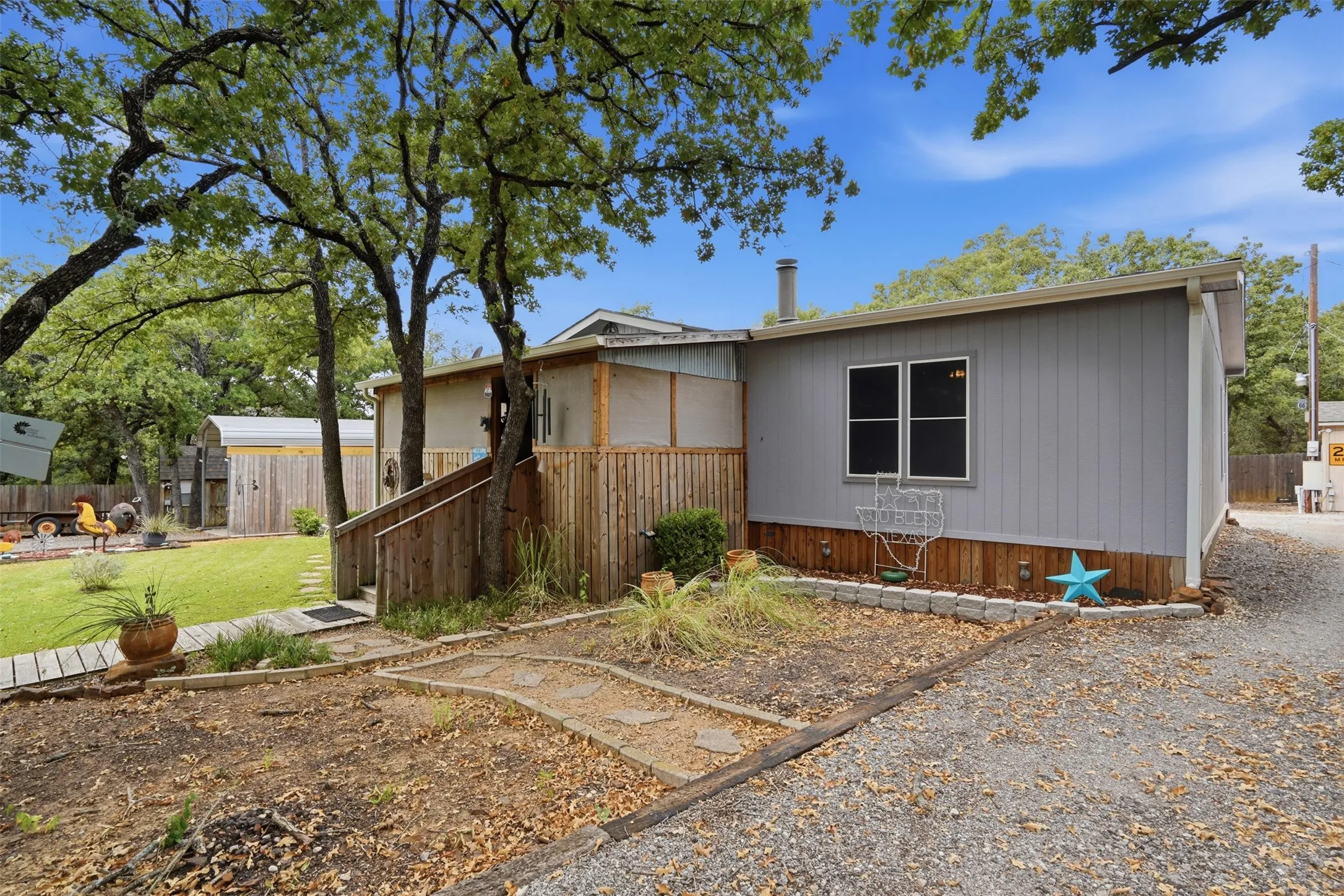 Manufactured Home For Sale in Johnson County , 3717 Woodview Drive, Joshua, Texas 76058, 3 Bedroom, 2 Bathroom, 1 Garage spaces, 1,920 Sqft, built in 2013, mls#21372800, Real Estate Agent in Joshua, Homes For Sale in Johnson county, Homes For Sale in Joshua, Realtor in Joshua Texas, Real Estate Brokerage Independent Realty Texas, Luminita Cordes Realtor