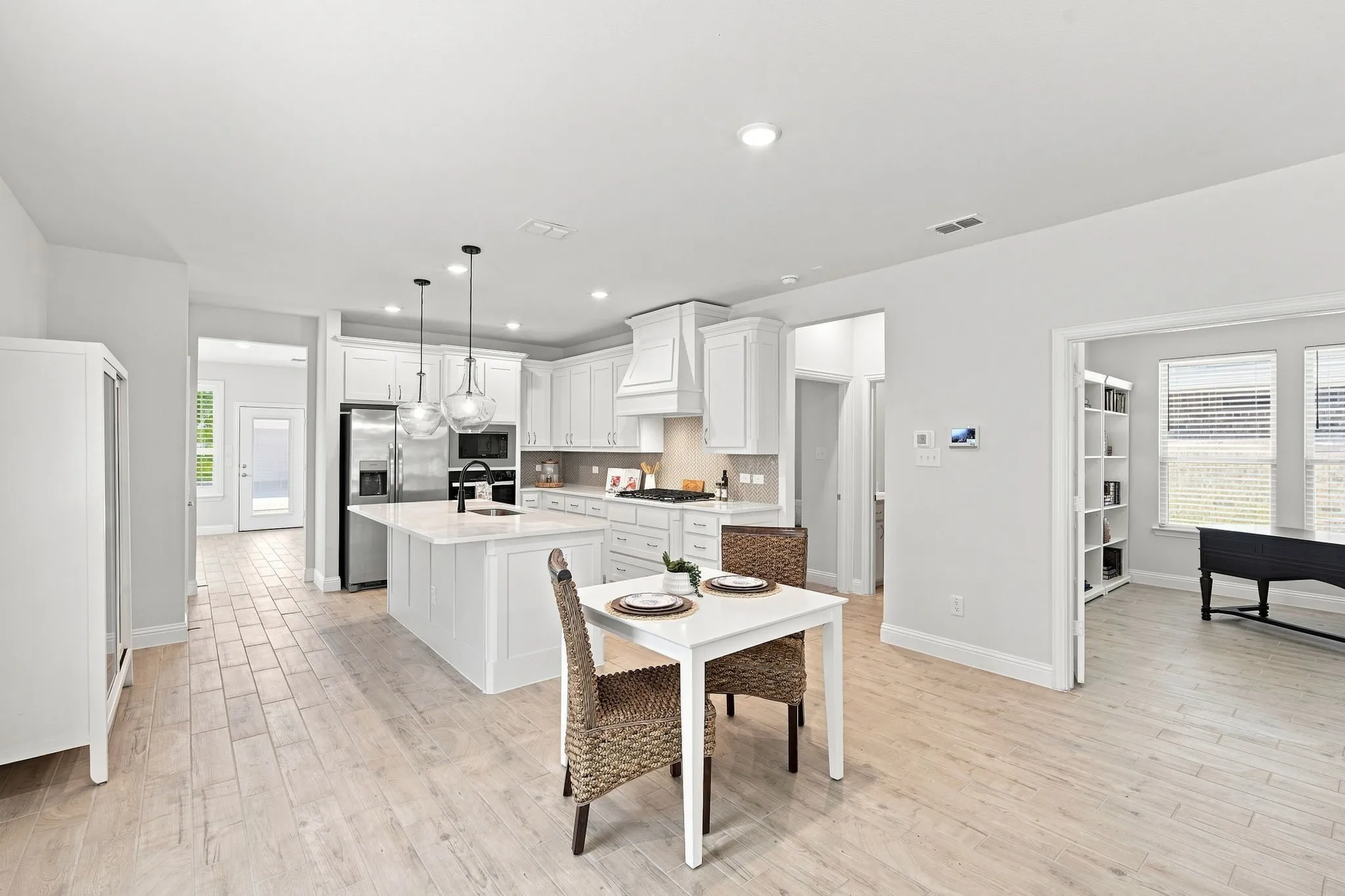 Single Family Residence For Sale in Ellis County , 2838 Buttermilk Drive, Midlothian, Texas 76065, 3 Bedroom, 2 Bathroom, 2 Garage spaces, 1,725 Sqft, built in 2025, mls#21377511, Real Estate Agent in Midlothian, Homes For Sale in Ellis county, Homes For Sale in Midlothian, Realtor in Midlothian Texas, Real Estate Brokerage Independent Realty Texas, Luminita Cordes Realtor