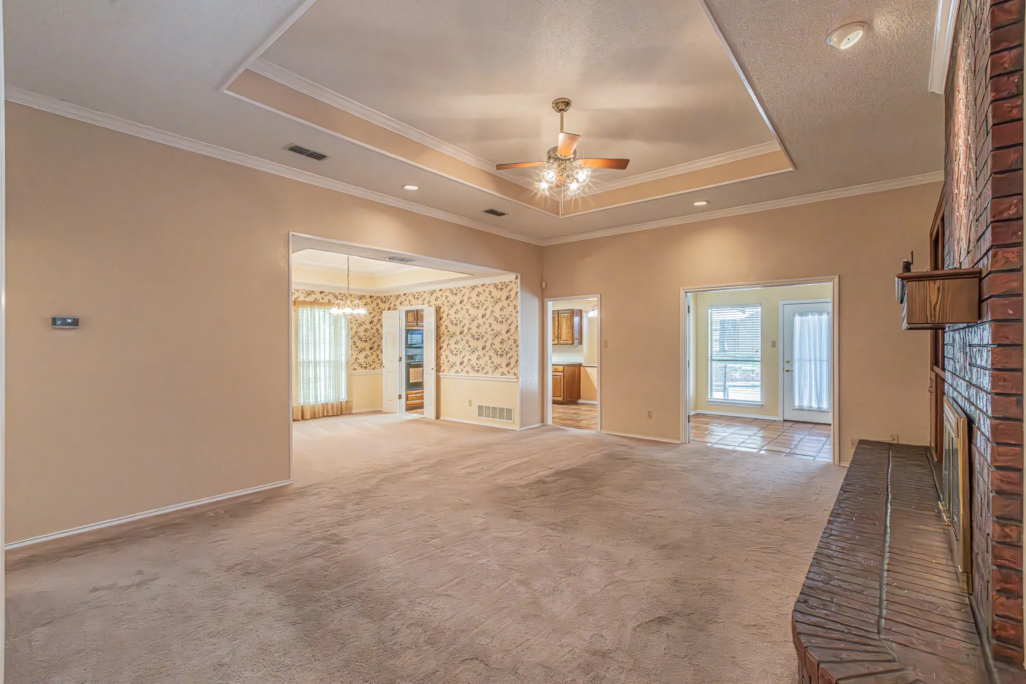 Single Family Residence For Sale in Tarrant County , 3901 Echo Hill Court, Arlington, Texas 76001, 4 Bedroom, 2 Bathroom, 2 Garage spaces, 2,026 Sqft, built in 1987, mls#21378771, Real Estate Agent in Arlington, Homes For Sale in Tarrant county, Homes For Sale in Arlington, Realtor in Arlington Texas, Real Estate Brokerage Independent Realty Texas, Luminita Cordes Realtor
