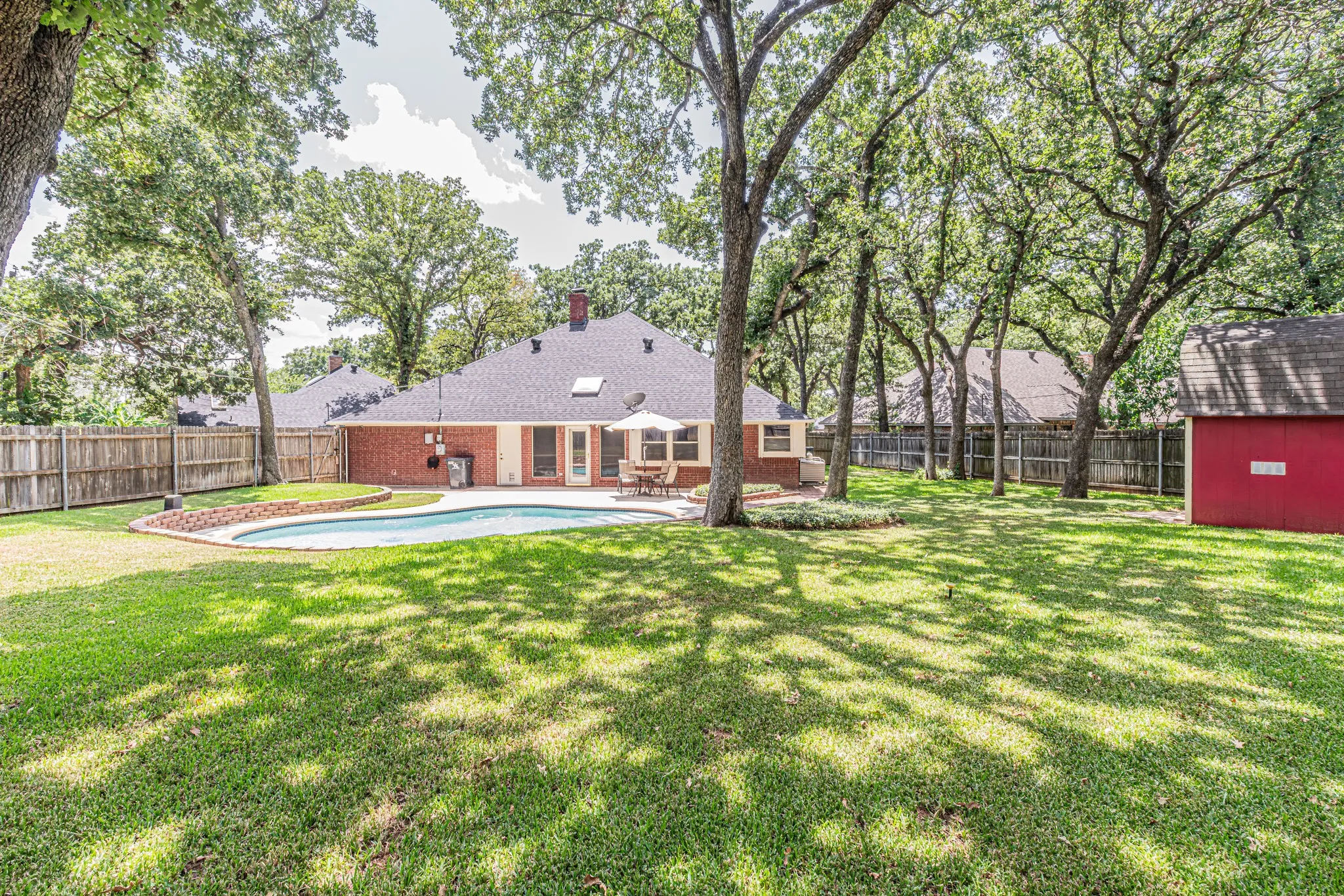 Single Family Residence For Sale in Tarrant County , 3901 Echo Hill Court, Arlington, Texas 76001, 4 Bedroom, 2 Bathroom, 2 Garage spaces, 2,026 Sqft, built in 1987, mls#21378771, Real Estate Agent in Arlington, Homes For Sale in Tarrant county, Homes For Sale in Arlington, Realtor in Arlington Texas, Real Estate Brokerage Independent Realty Texas, Luminita Cordes Realtor