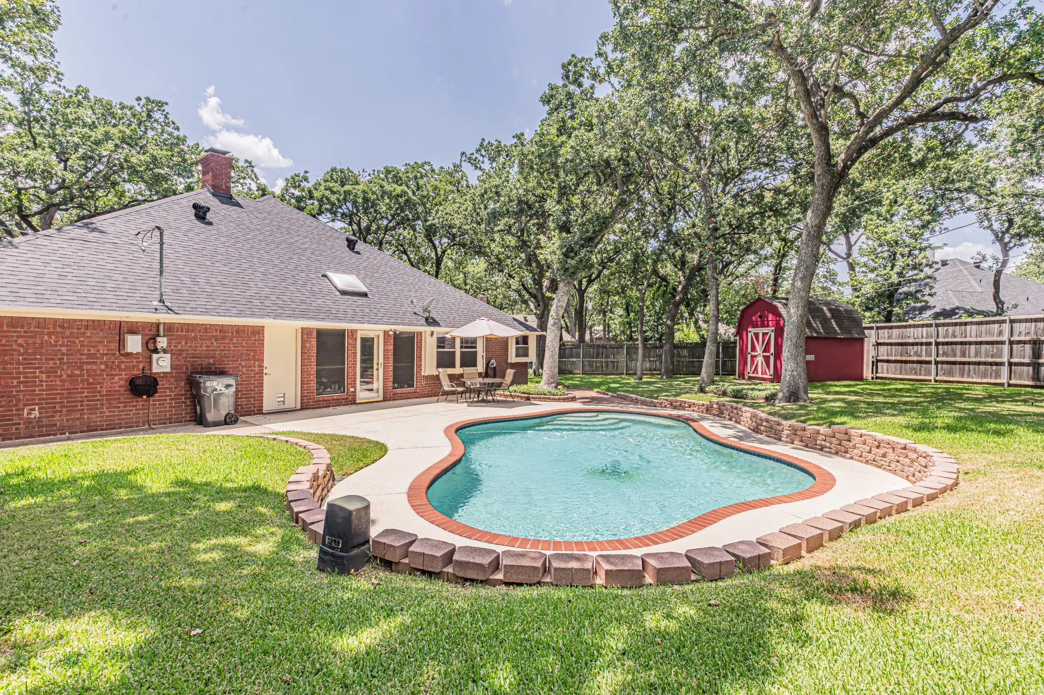Single Family Residence For Sale in Tarrant County , 3901 Echo Hill Court, Arlington, Texas 76001, 4 Bedroom, 2 Bathroom, 2 Garage spaces, 2,026 Sqft, built in 1987, mls#21378771, Real Estate Agent in Arlington, Homes For Sale in Tarrant county, Homes For Sale in Arlington, Realtor in Arlington Texas, Real Estate Brokerage Independent Realty Texas, Luminita Cordes Realtor