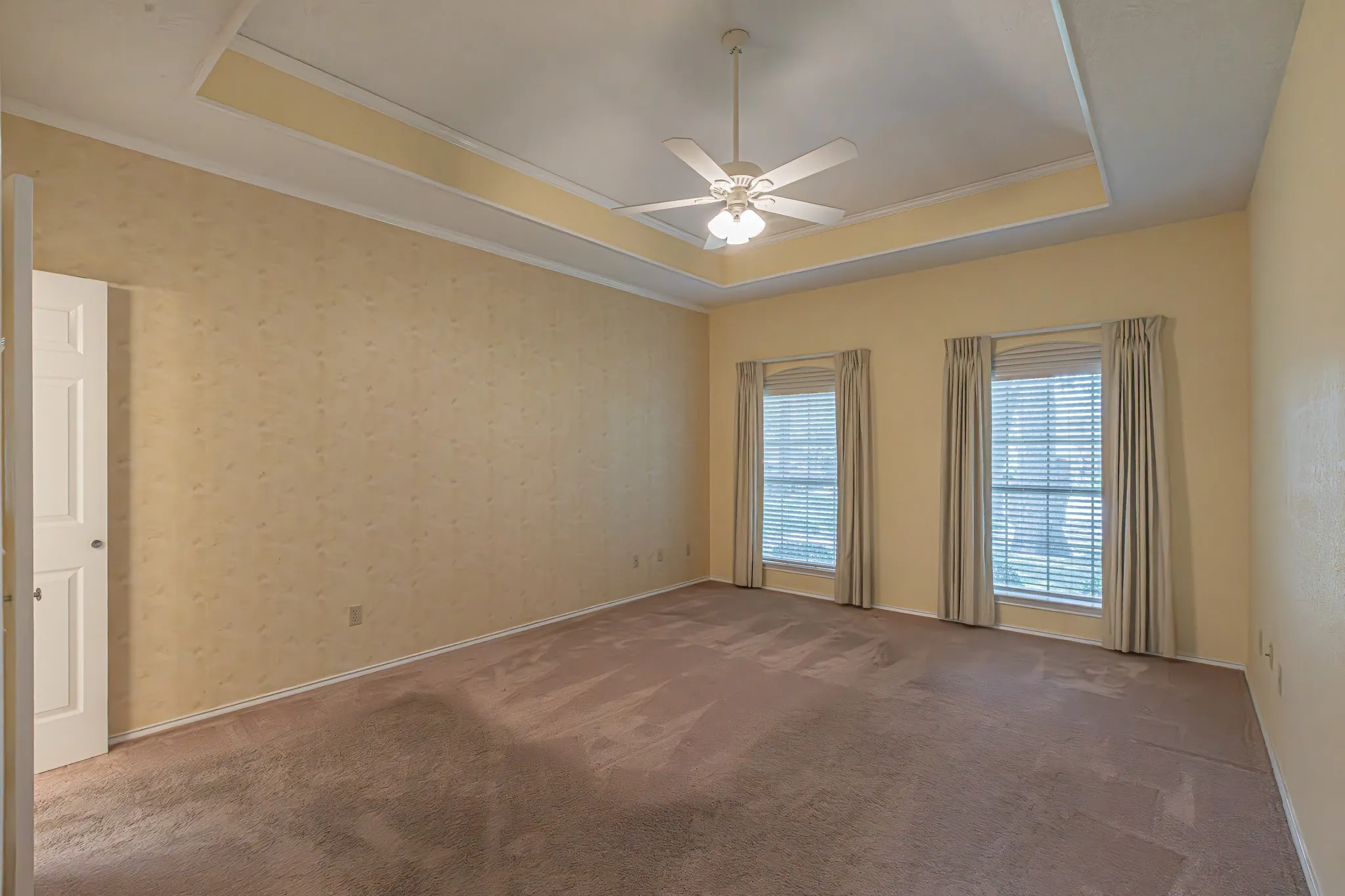 Single Family Residence For Sale in Tarrant County , 3901 Echo Hill Court, Arlington, Texas 76001, 4 Bedroom, 2 Bathroom, 2 Garage spaces, 2,026 Sqft, built in 1987, mls#21378771, Real Estate Agent in Arlington, Homes For Sale in Tarrant county, Homes For Sale in Arlington, Realtor in Arlington Texas, Real Estate Brokerage Independent Realty Texas, Luminita Cordes Realtor