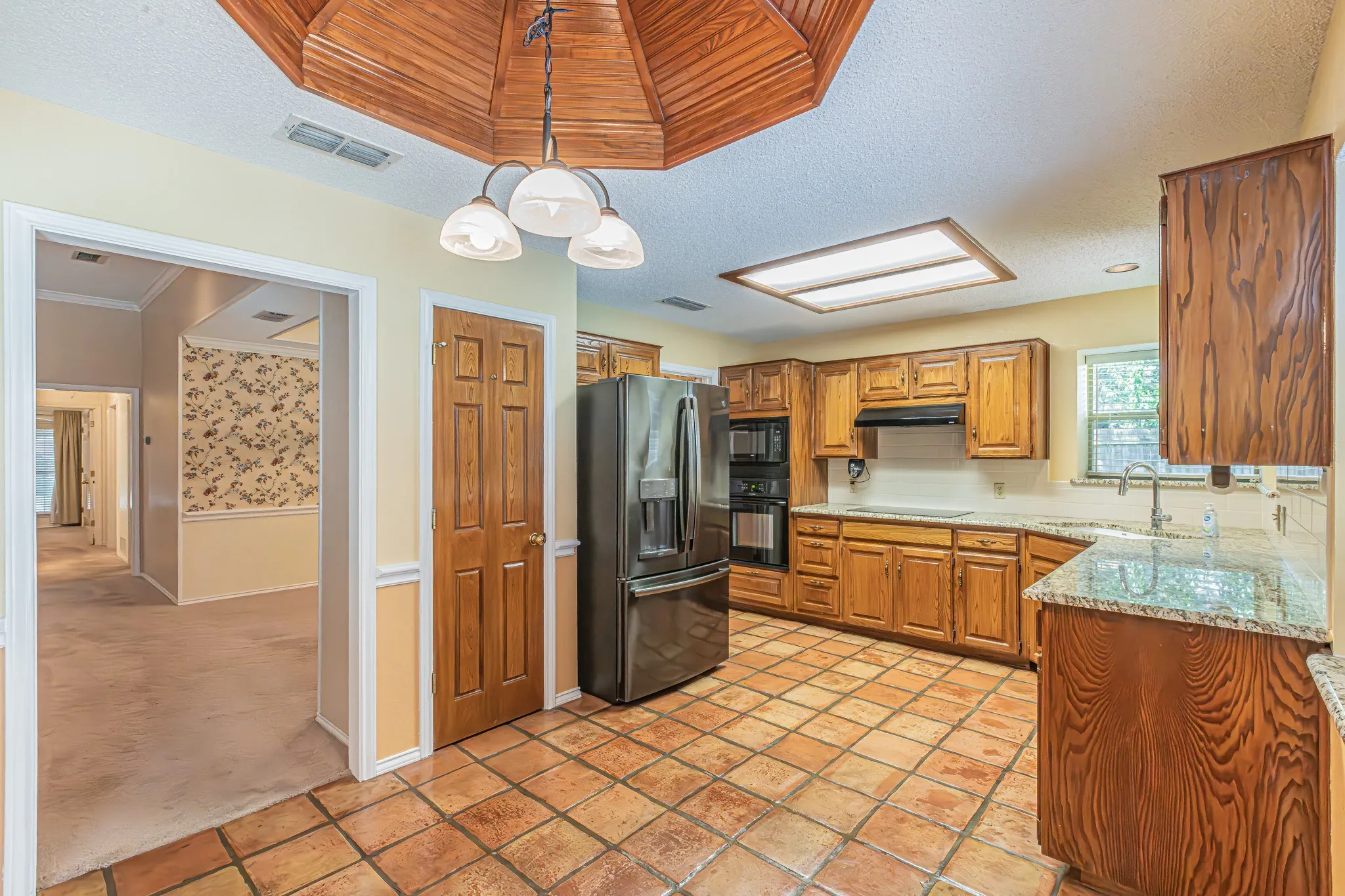 Single Family Residence For Sale in Tarrant County , 3901 Echo Hill Court, Arlington, Texas 76001, 4 Bedroom, 2 Bathroom, 2 Garage spaces, 2,026 Sqft, built in 1987, mls#21378771, Real Estate Agent in Arlington, Homes For Sale in Tarrant county, Homes For Sale in Arlington, Realtor in Arlington Texas, Real Estate Brokerage Independent Realty Texas, Luminita Cordes Realtor