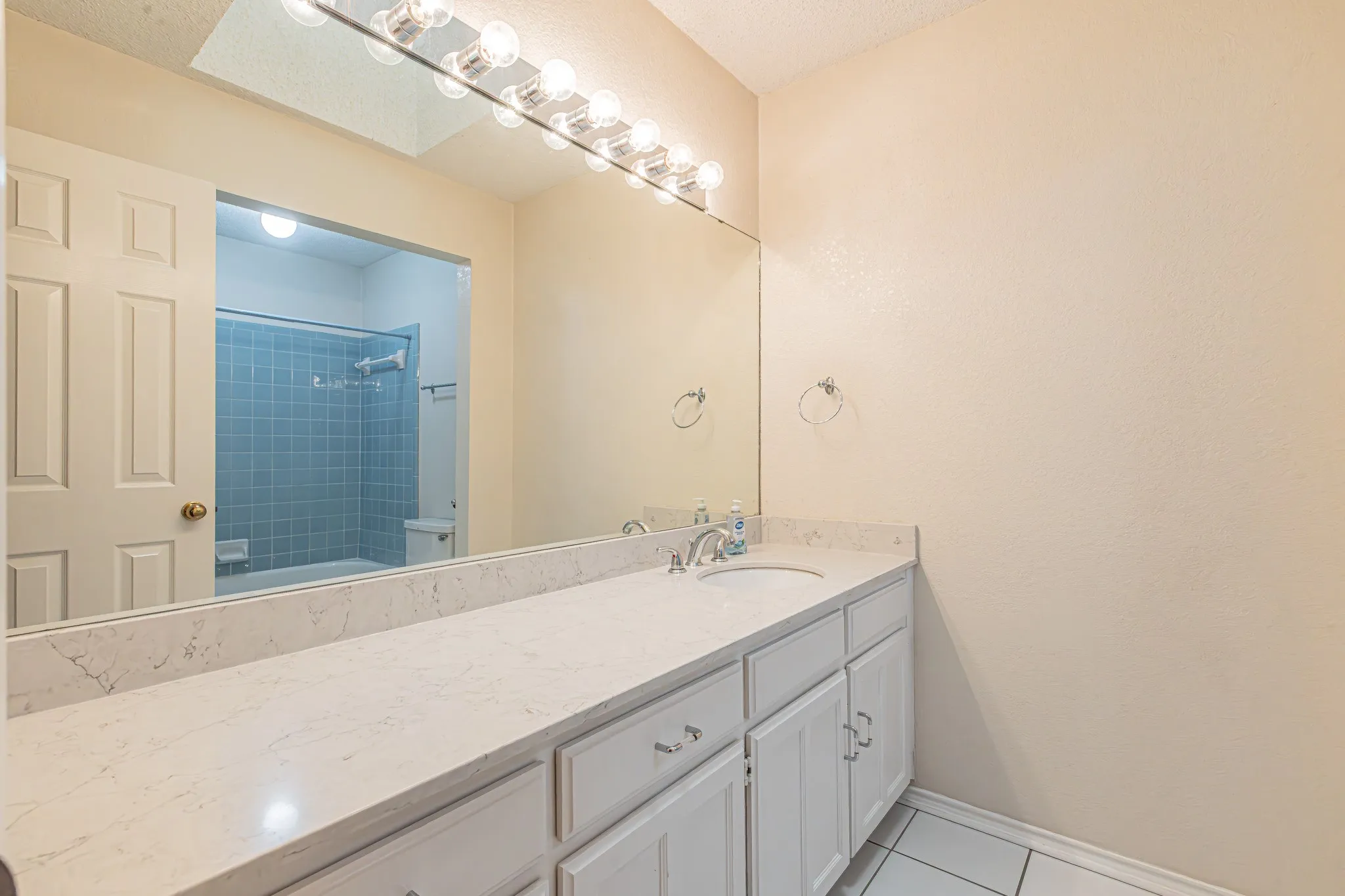 Single Family Residence For Sale in Tarrant County , 3901 Echo Hill Court, Arlington, Texas 76001, 4 Bedroom, 2 Bathroom, 2 Garage spaces, 2,026 Sqft, built in 1987, mls#21378771, Real Estate Agent in Arlington, Homes For Sale in Tarrant county, Homes For Sale in Arlington, Realtor in Arlington Texas, Real Estate Brokerage Independent Realty Texas, Luminita Cordes Realtor