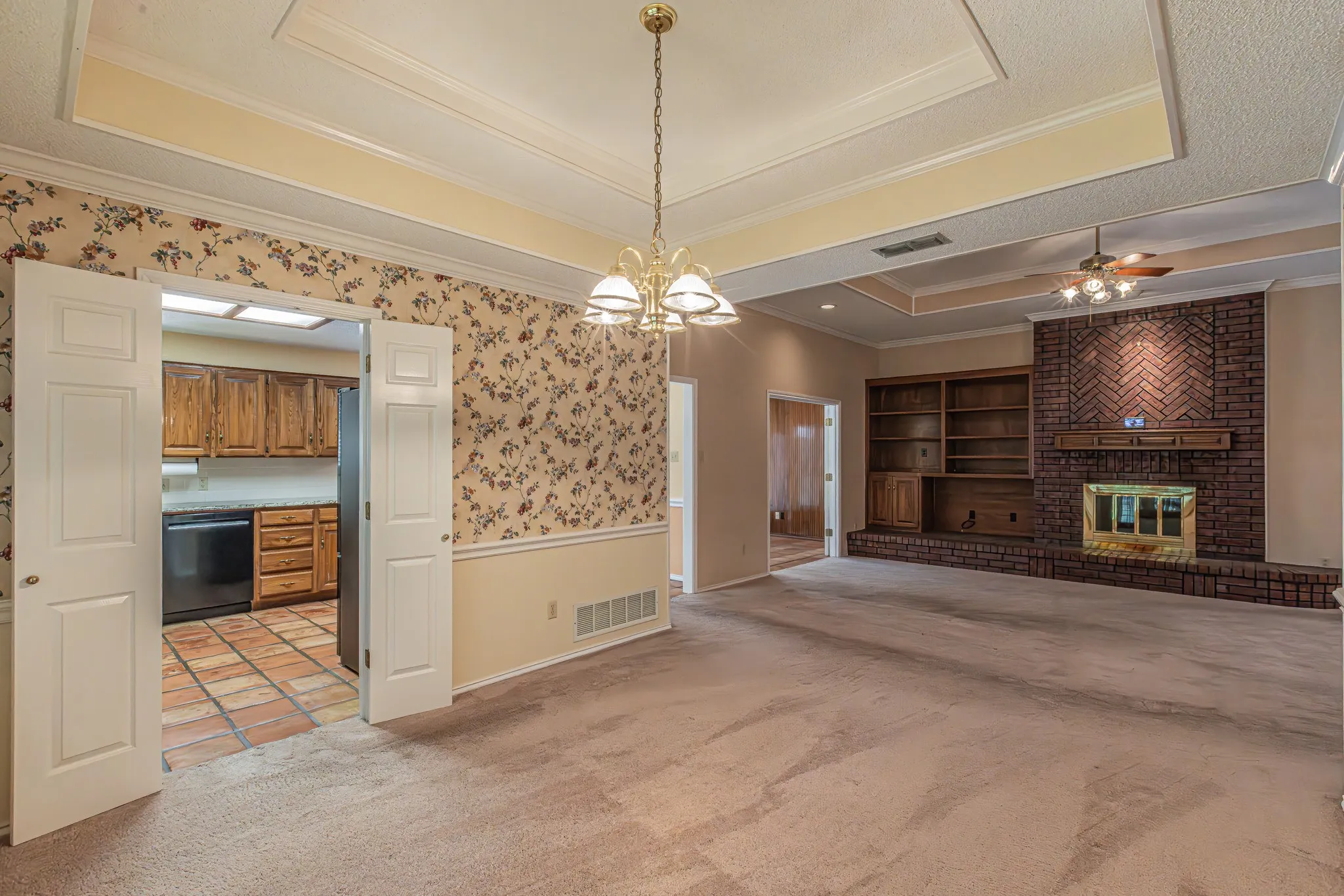 Single Family Residence For Sale in Tarrant County , 3901 Echo Hill Court, Arlington, Texas 76001, 4 Bedroom, 2 Bathroom, 2 Garage spaces, 2,026 Sqft, built in 1987, mls#21378771, Real Estate Agent in Arlington, Homes For Sale in Tarrant county, Homes For Sale in Arlington, Realtor in Arlington Texas, Real Estate Brokerage Independent Realty Texas, Luminita Cordes Realtor